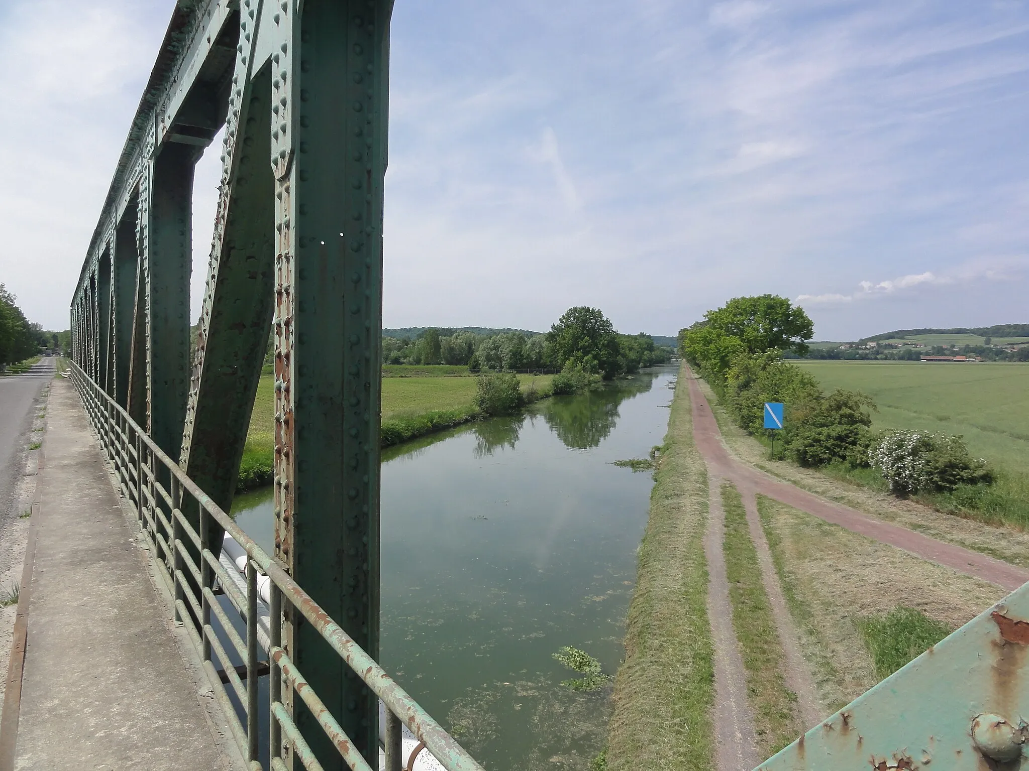 Photo showing: Bourg-et-Comin (Aisne) Canal de l'Oise à l'Aisne