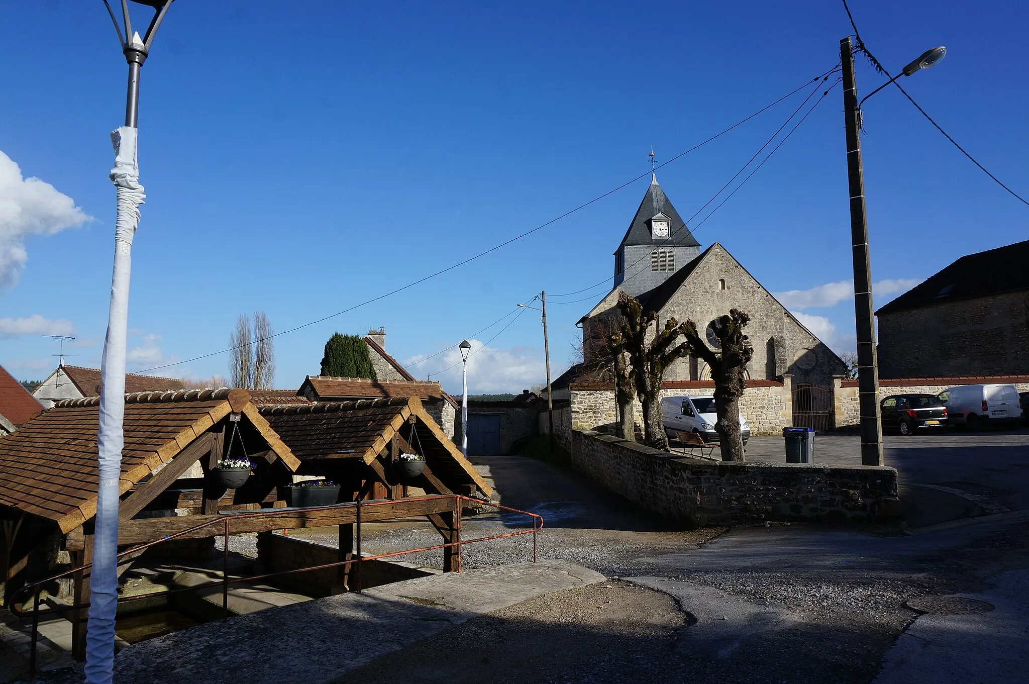Photo showing: Lavoir et église de Guyencourt, dans l'Aisne (France).