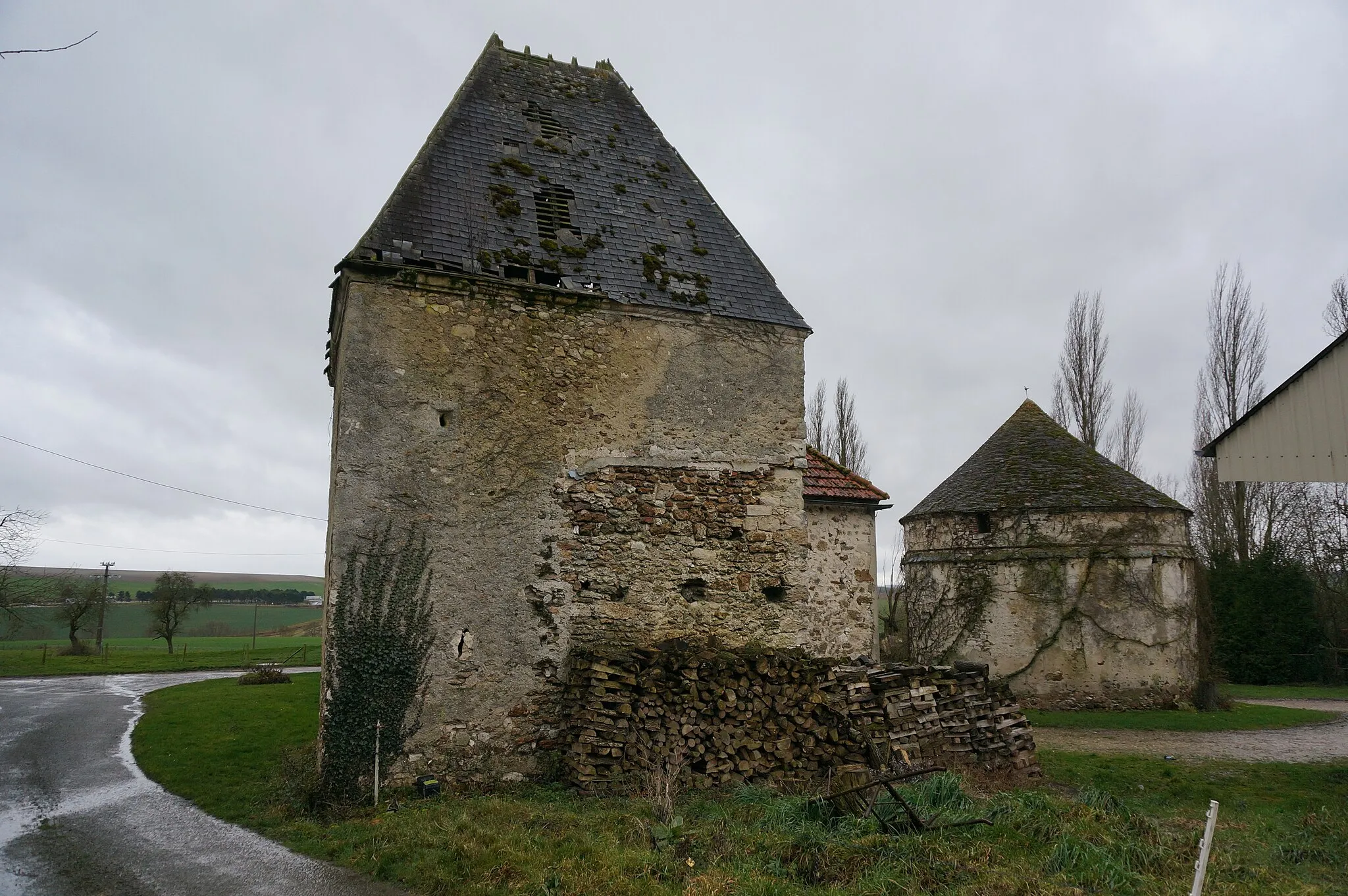 Photo showing: Villers-Agron-Aiguizy, moulin de la ferme de Forzy.