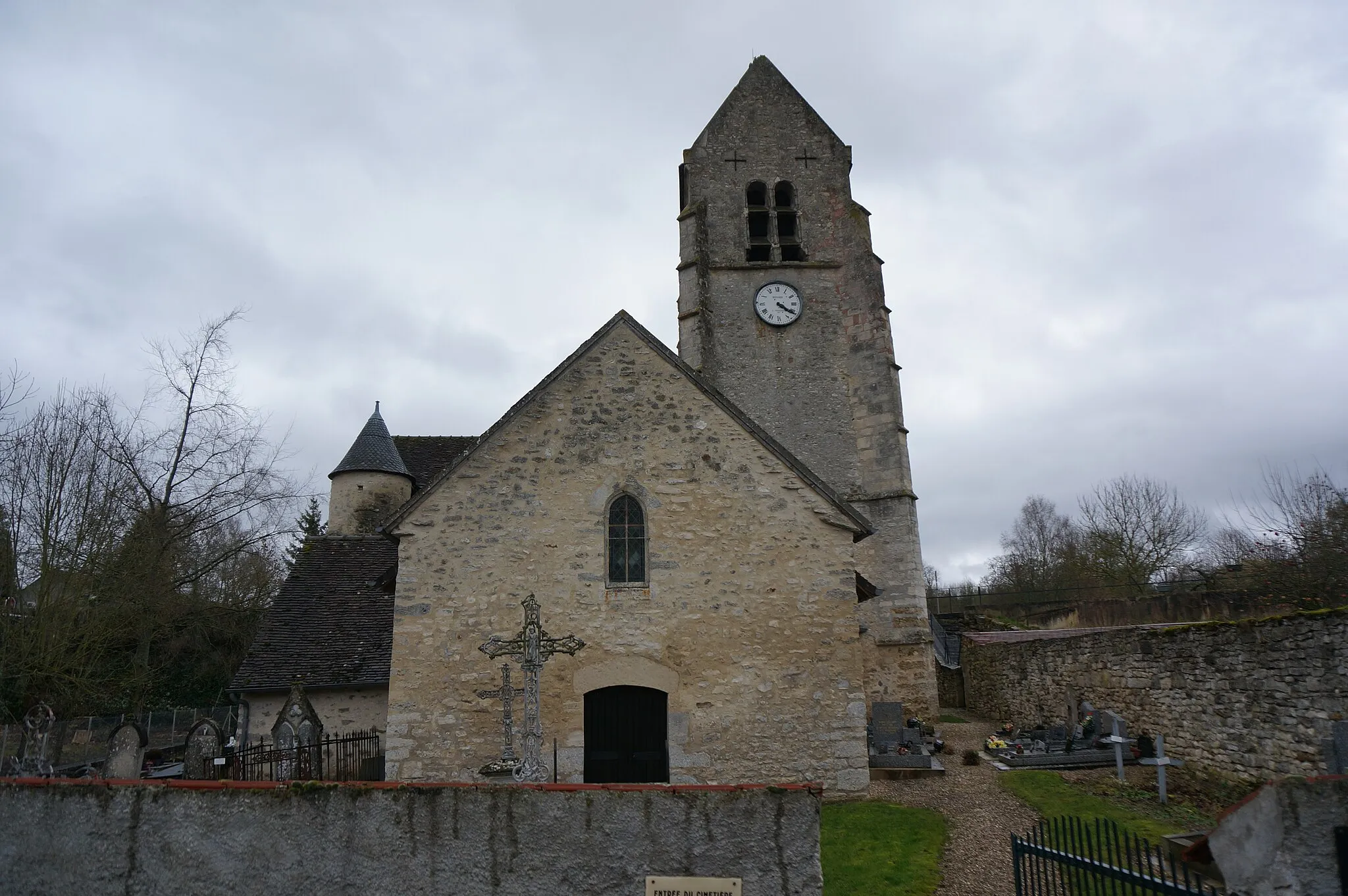 Photo showing: Villers-Agron-Aiguizy, Église cimetière.