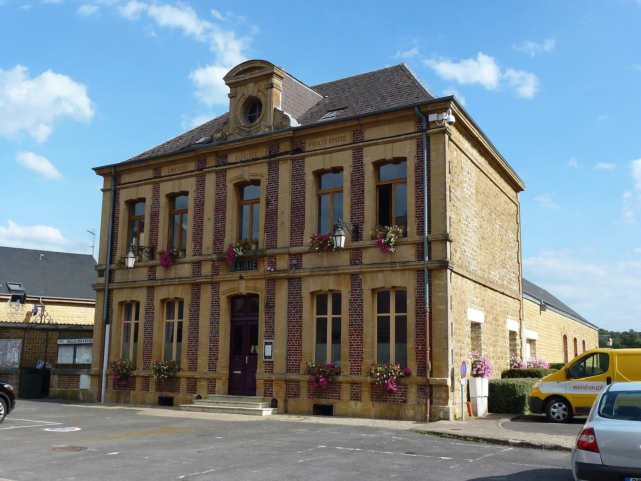 Photo showing: La Francheville (Ardennes) mairie