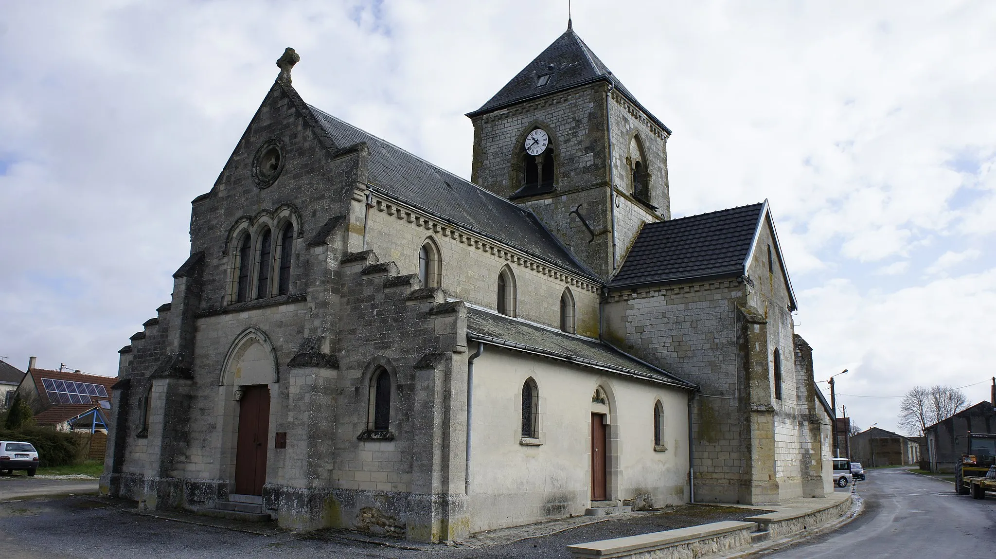 Photo showing: L'église de Hauviné .