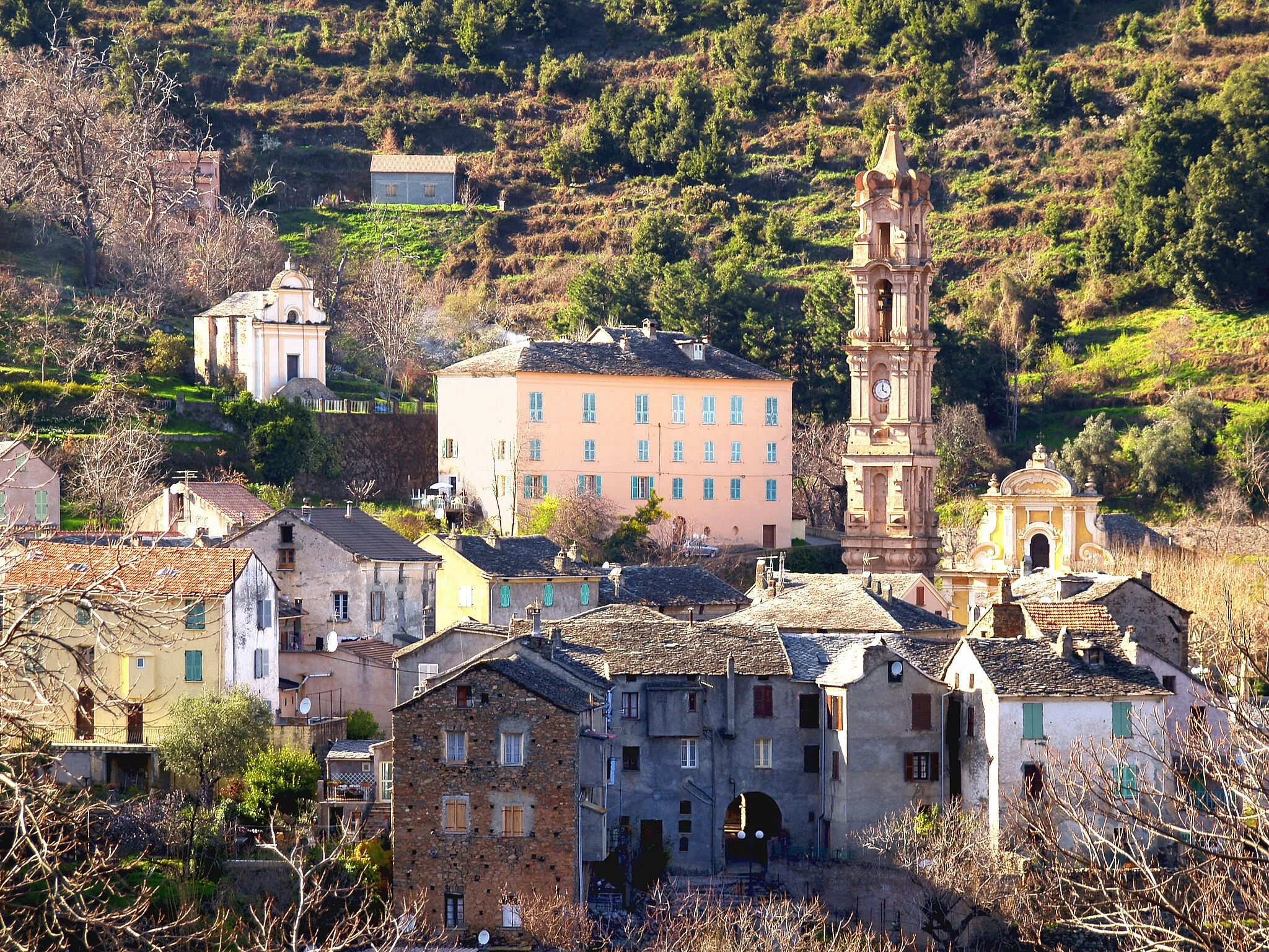 Photo showing: La Porta - Le village vu depuis la route de Ficaja