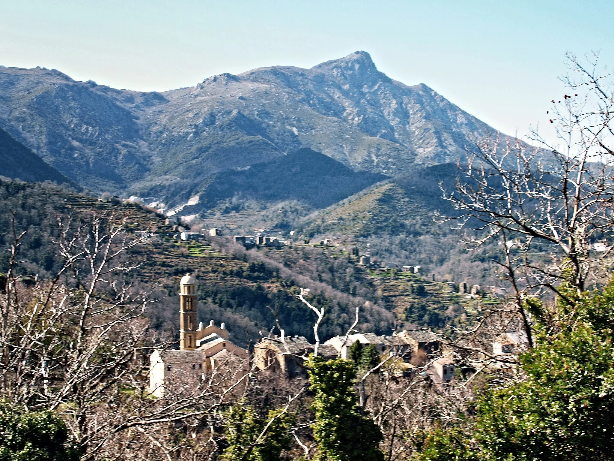 Photo showing: Carpineto, Castagniccia (Corse) - Vue du village. En arrière-plan, le village de Carcheto et le monte San Petrone