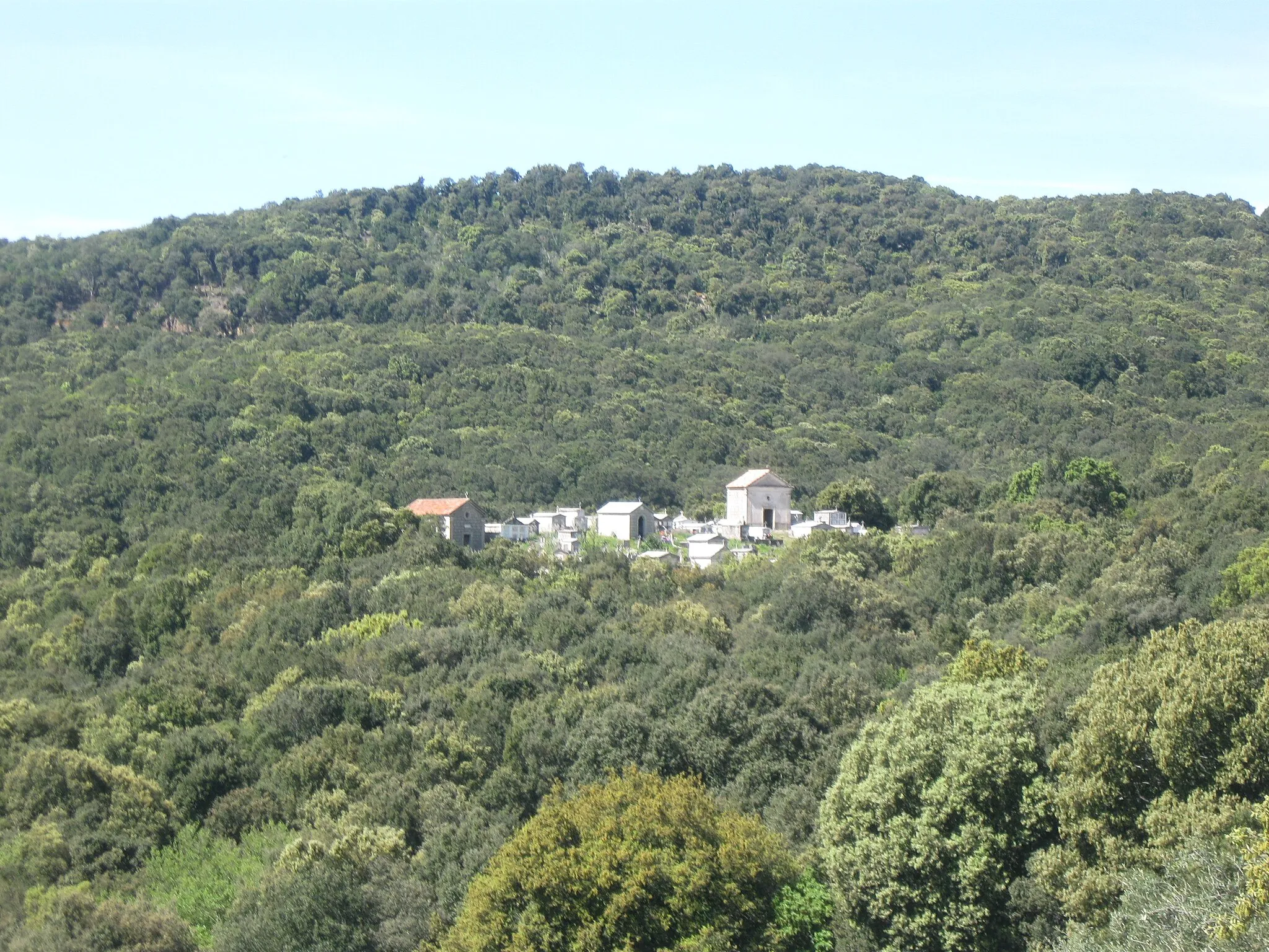 Photo showing: Cimetière de Bilzese, en dehors du village