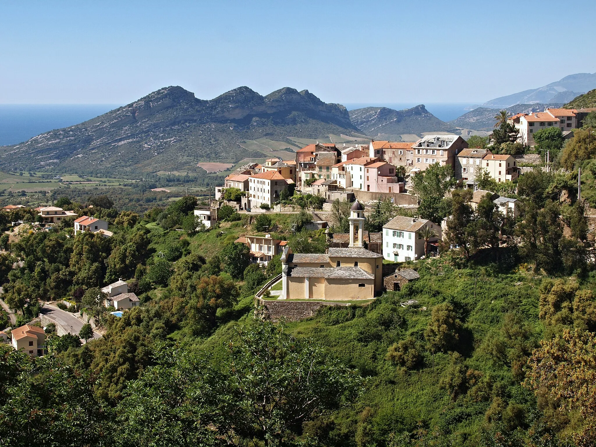 Photo showing: Poggio-d'Oletta, Nebbio (Corse) - Vue du village et de son église San Cervone