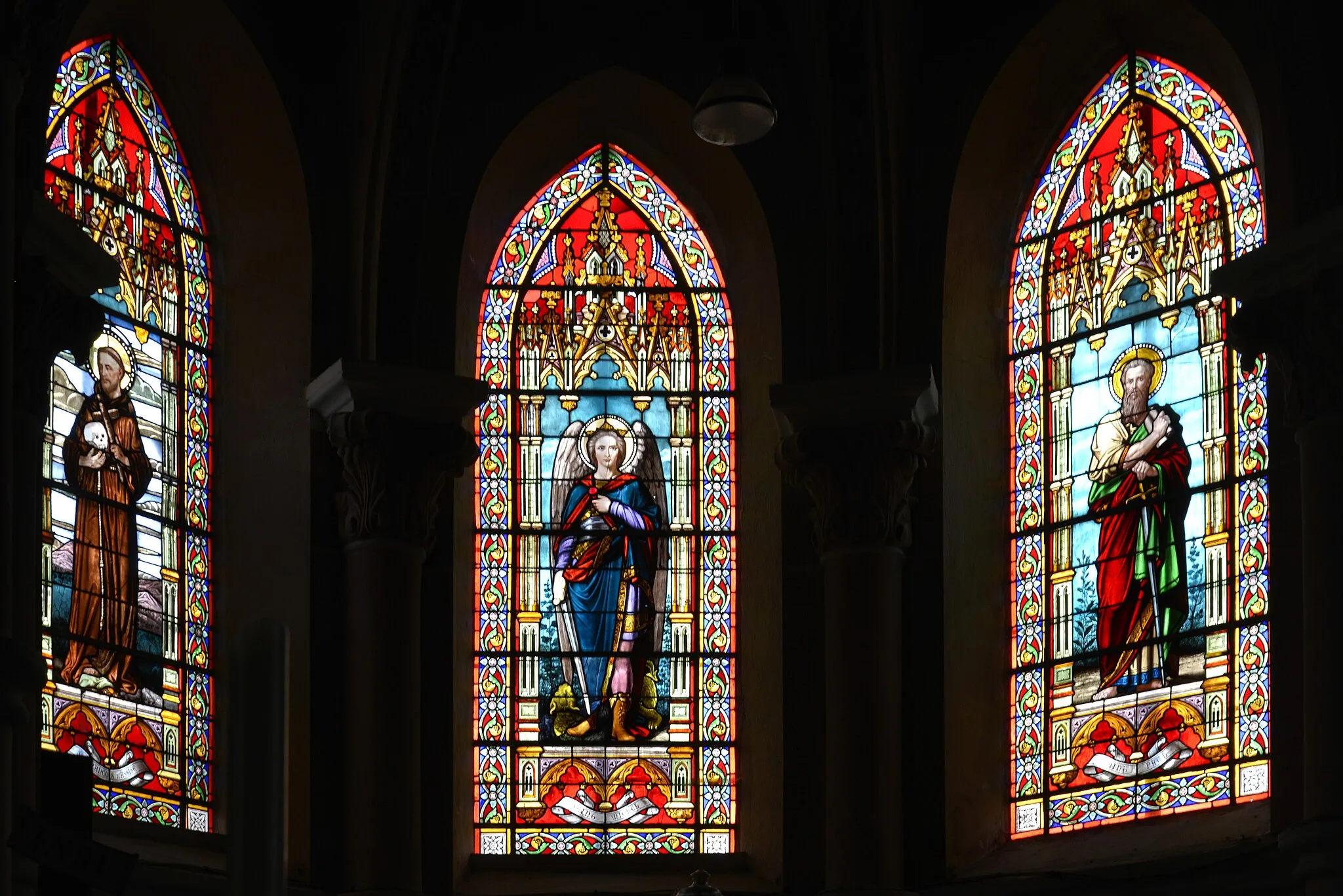 Photo showing: Bastelica, Prunelli (Corse) - Vitraux du choeur de l'église paroissiale Saint-Michel.