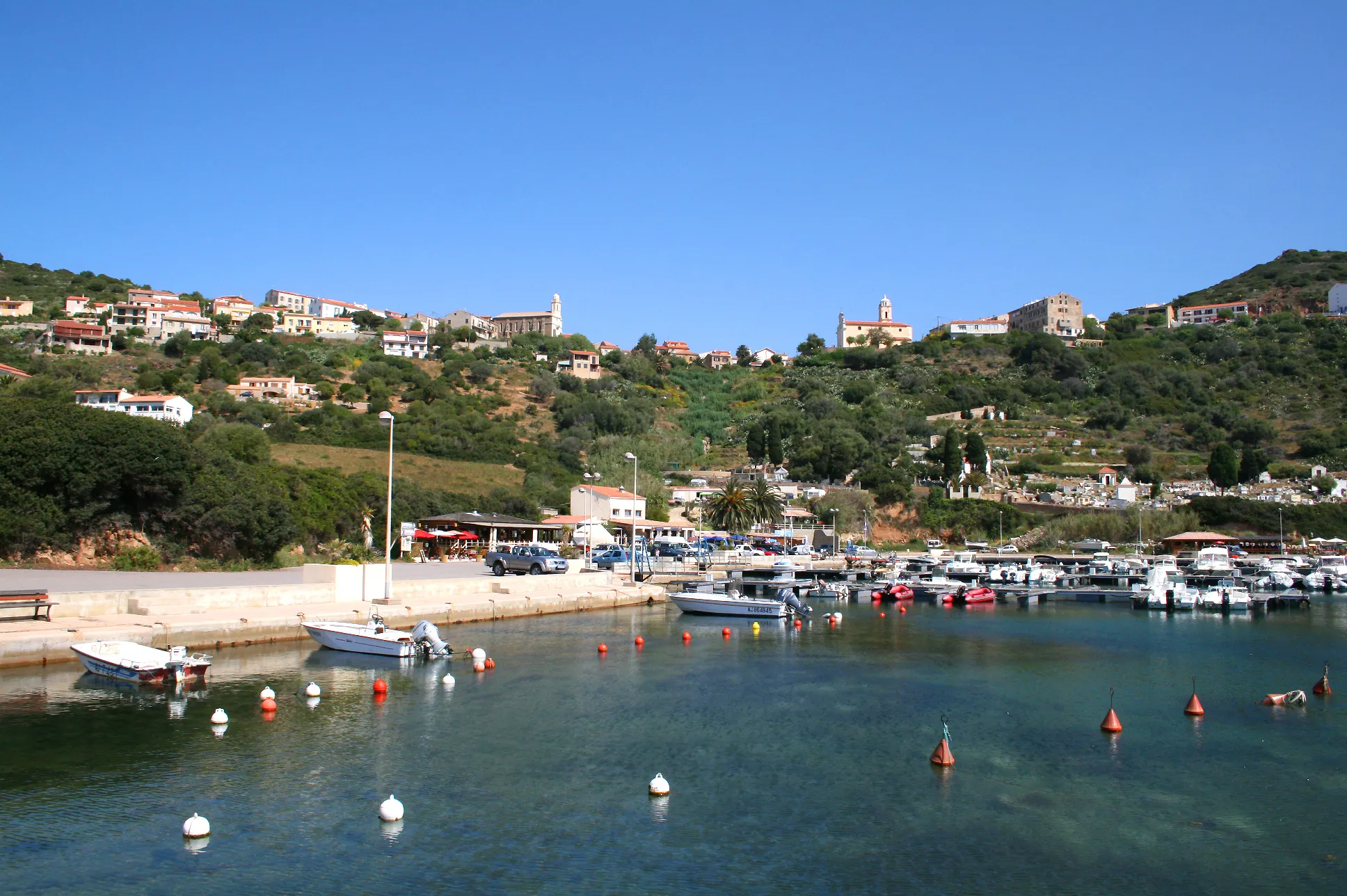 Photo showing: Cargèse (Corse-du-Sud) -
France, the village and the port.