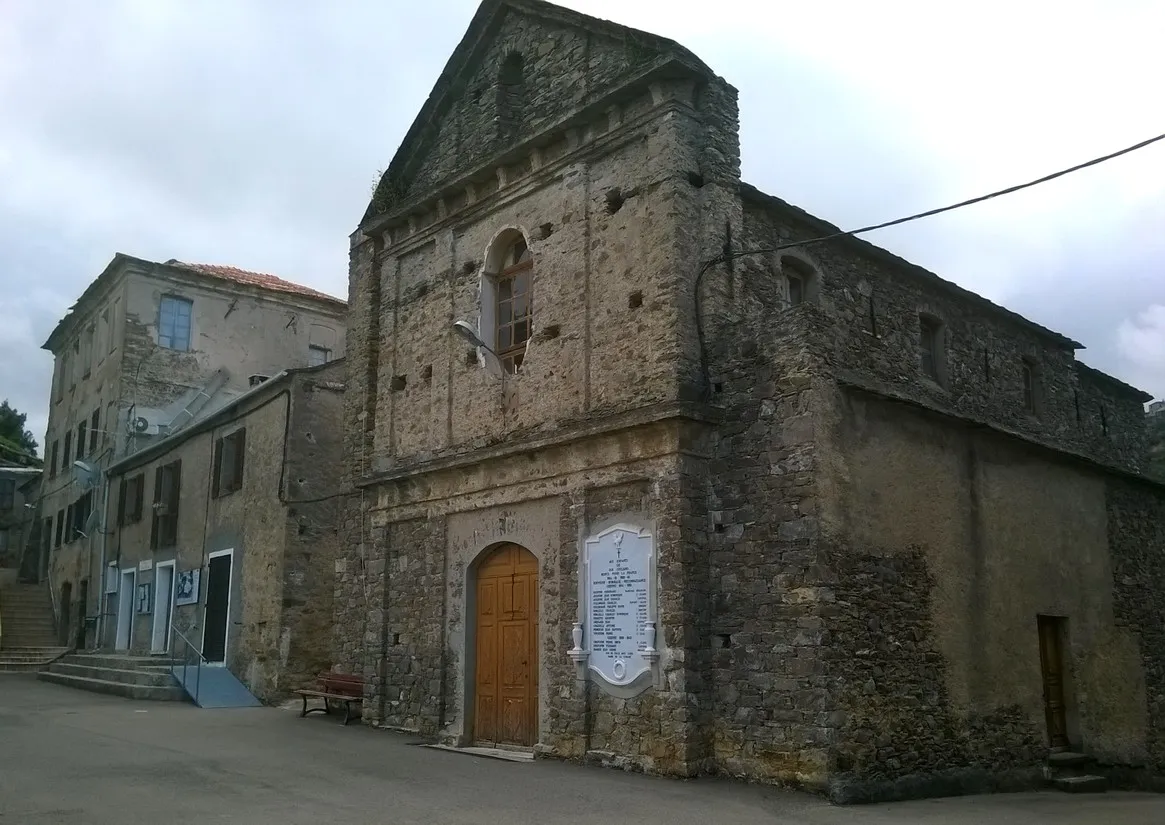 Photo showing: Le hameau de Favalello, à la pointe nord-ouest de la commune, réduit à la mairie et l'église de San-Giuliano, côte-à-côte.