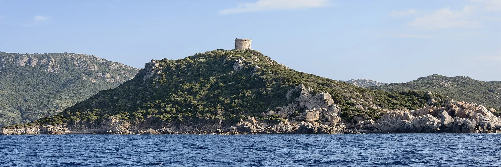 Photo showing: Punta di Campomoro, where stands the Genoese tower of Campomoro, Belvédère-Campomoro, Southern Corsica, France.