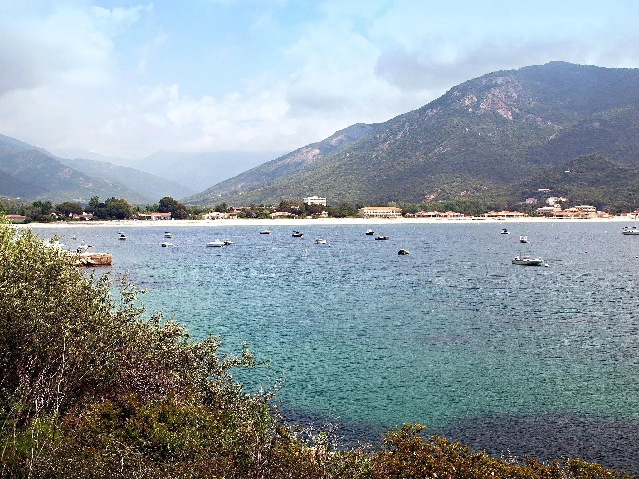 Photo showing: Vico, Ouest Corse (Corse) - Plage de Sagone vue depuis la tour génoise