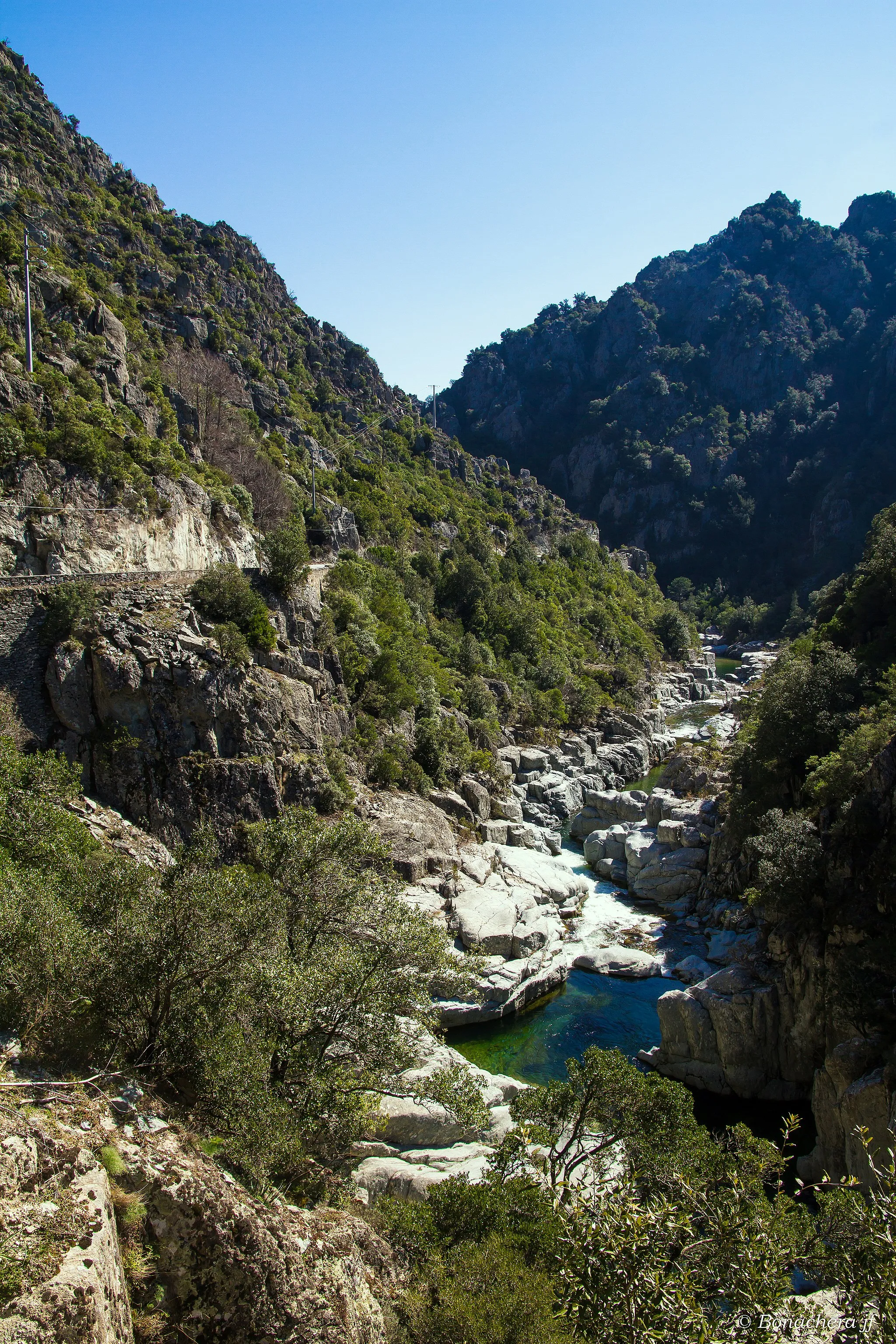 Photo showing: Une vue du défilé de l'inzecca, Ghisoni- Corse, longé par le fleuve Fiumorbu