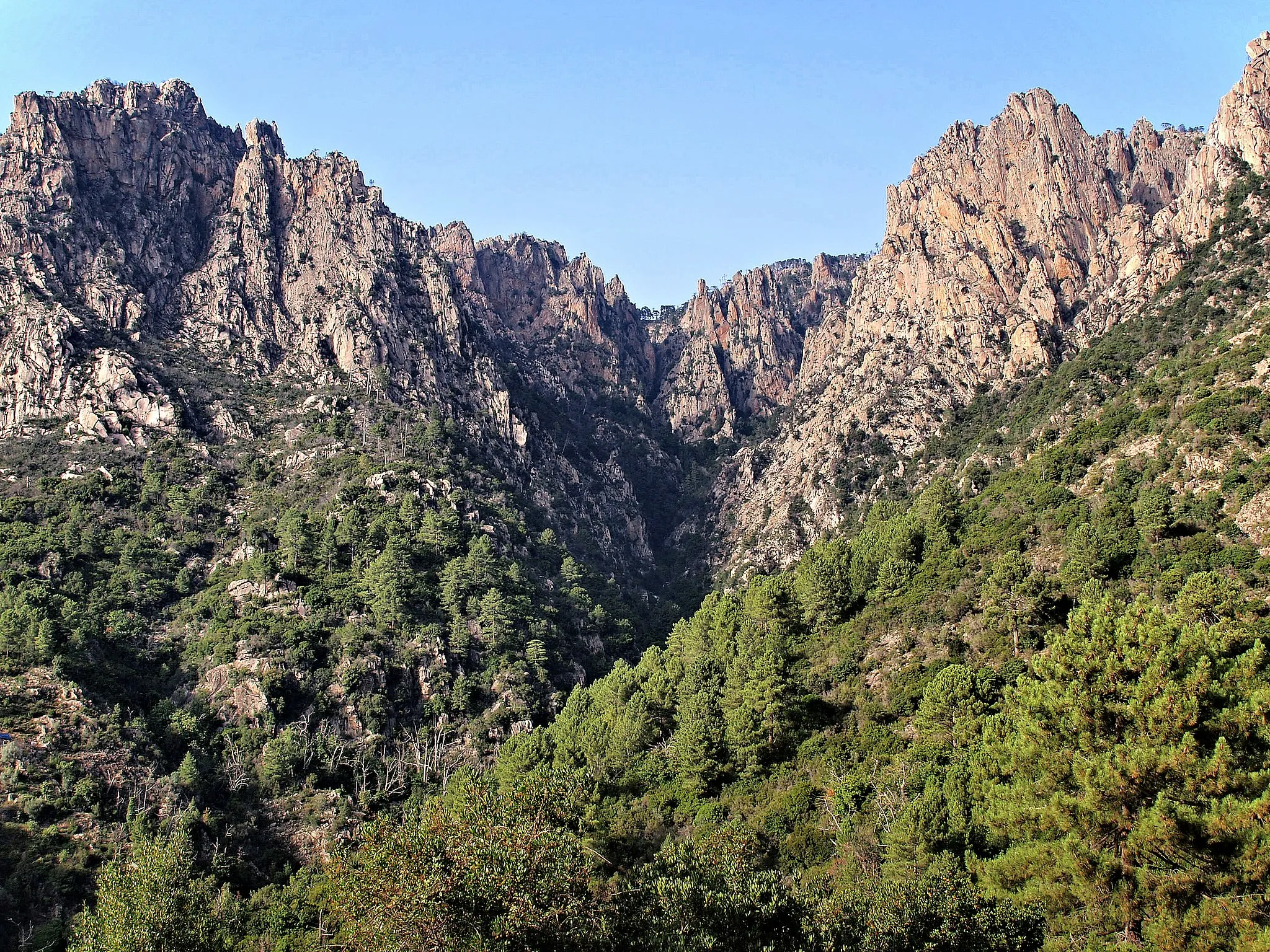Photo showing: Murzo, Ouest Corse (Corse) - Vue des Punta di a Spusata (1 191 m)  et Monte a u Capu (1 238 m)