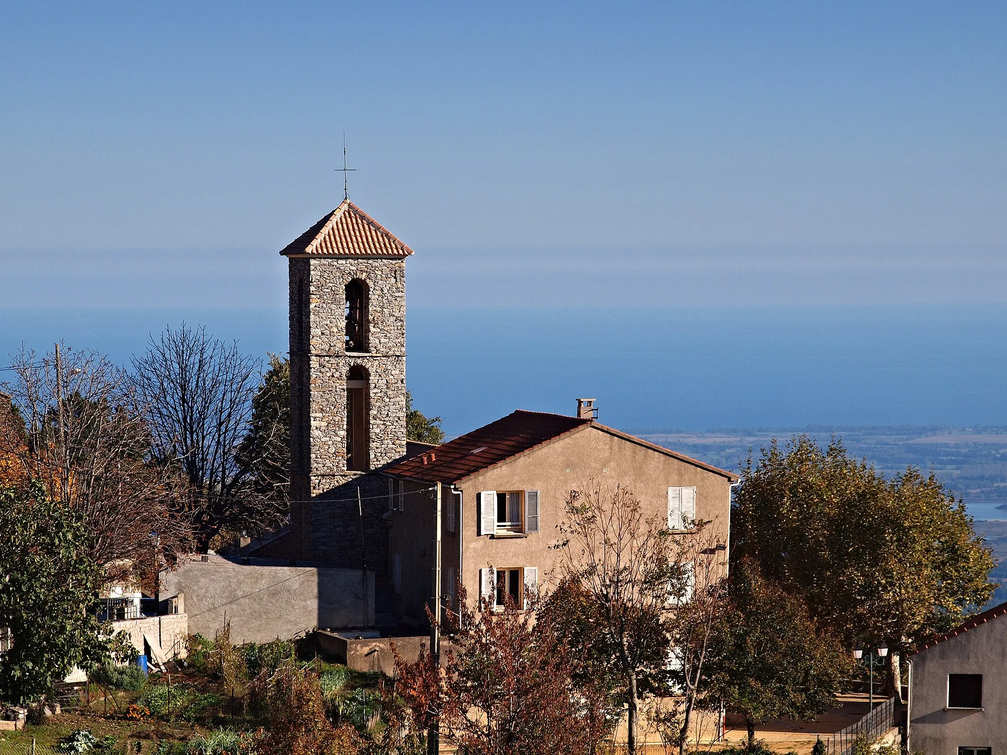 Photo showing: Antisanti, Rogna (Corse) - Maison communale et église