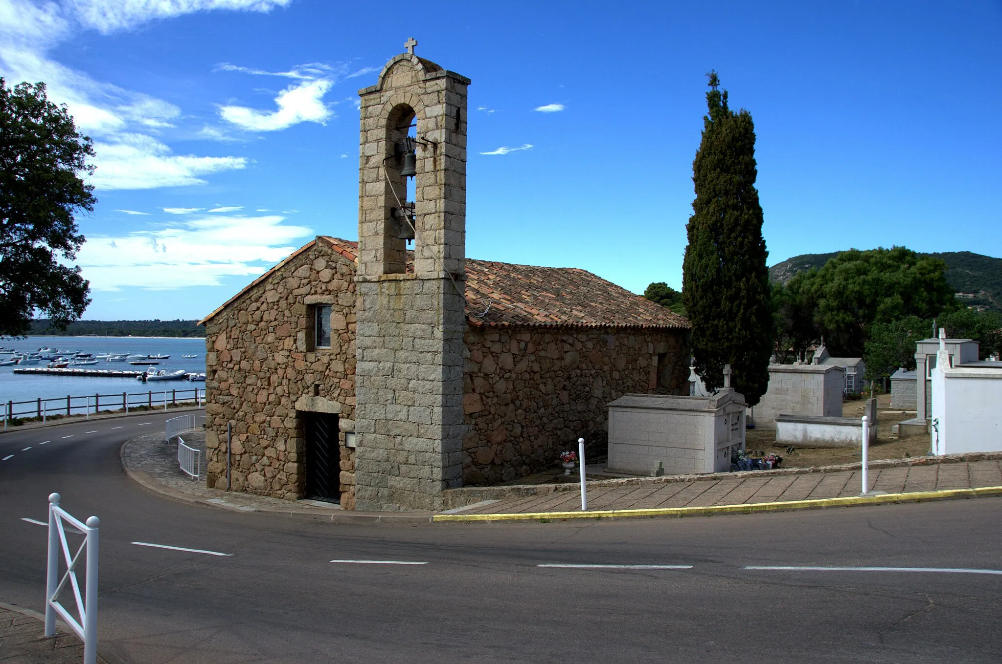 Photo showing: Vue de l'église de Pinarellu