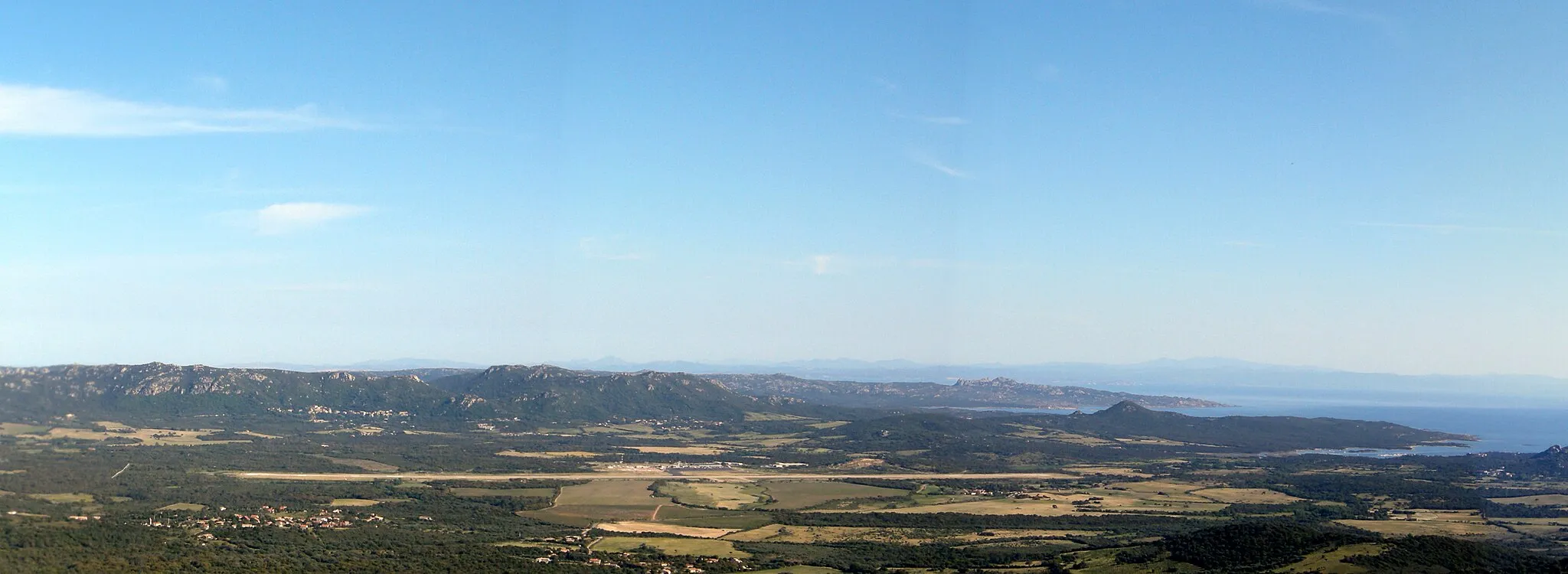 Photo showing: Figari airport (Corsica)