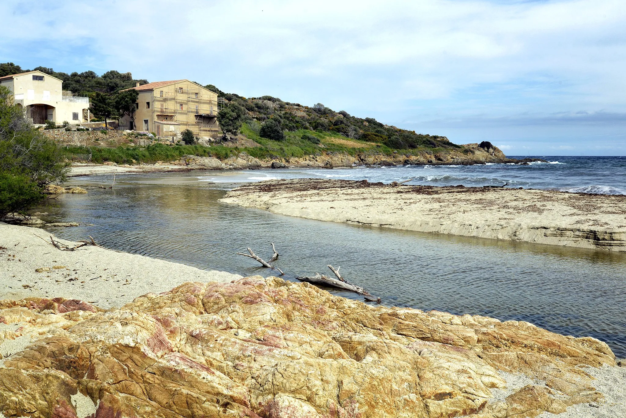 Photo showing: Belgodère, Balagne (Corse) - Embouchure du fiume di Regino à l'ouest de la plage de Lozari.