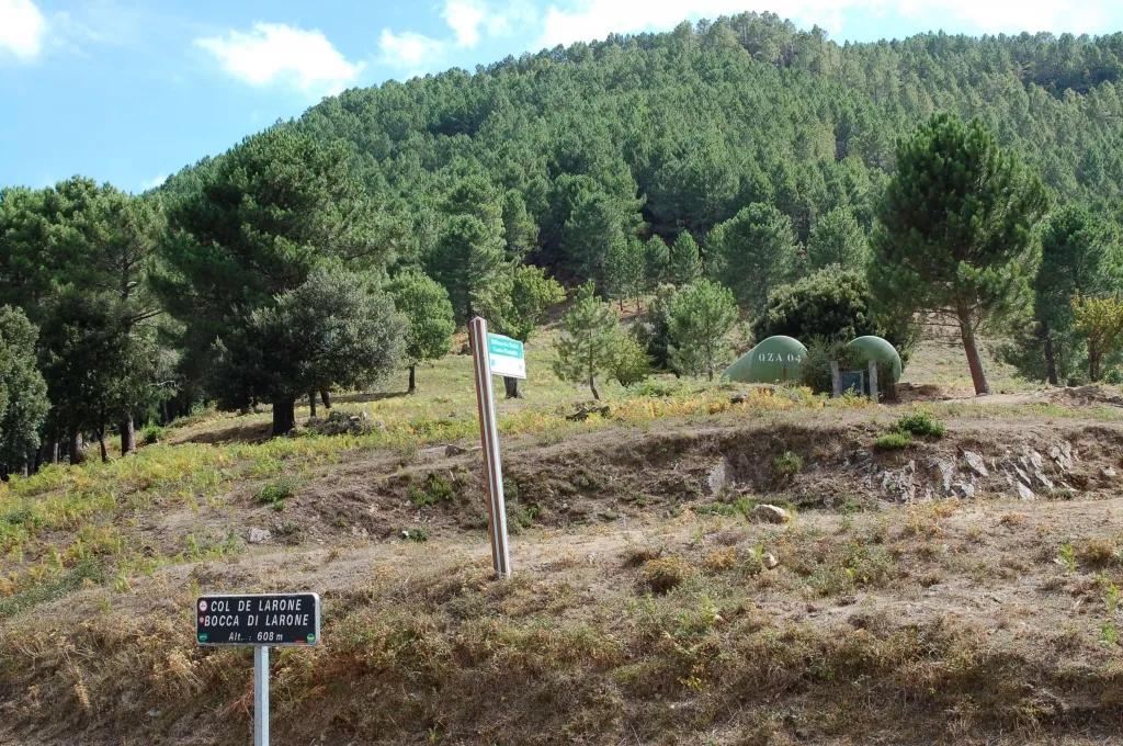 Photo showing: This fire-fighting facility can be inspected and edited within OsmHydrant (show).

English | français | +/−