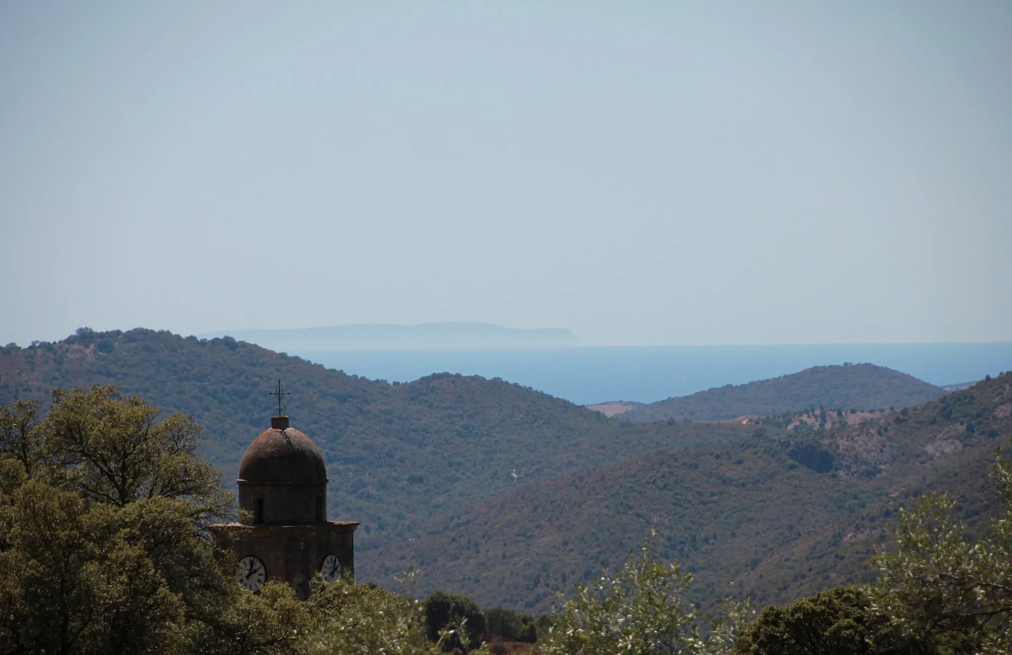 Photo showing: Île d'Asinara (Sardaigne, Italie), vue de Cognocoli-Monticchi (Corse-du-Sud, France)