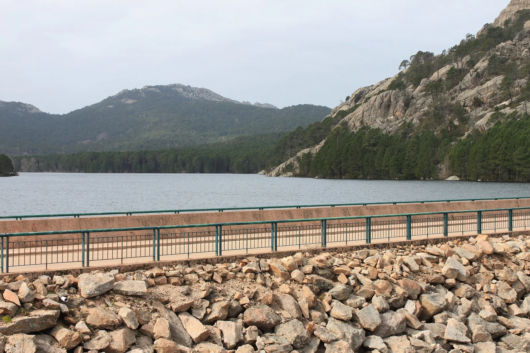 Photo showing: Le lac et le barrage de l'Ospedale