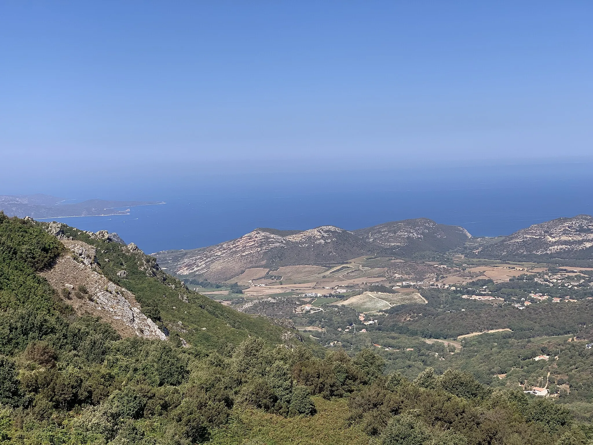 Photo showing: Vue de Patrimonio depuis le col de Teghime.