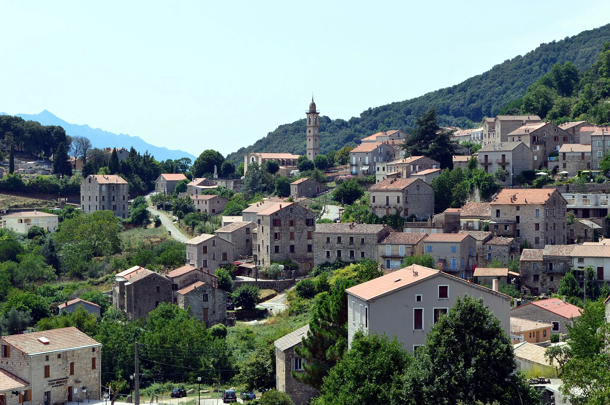 Photo showing: Vue générale du village corse de Levie.