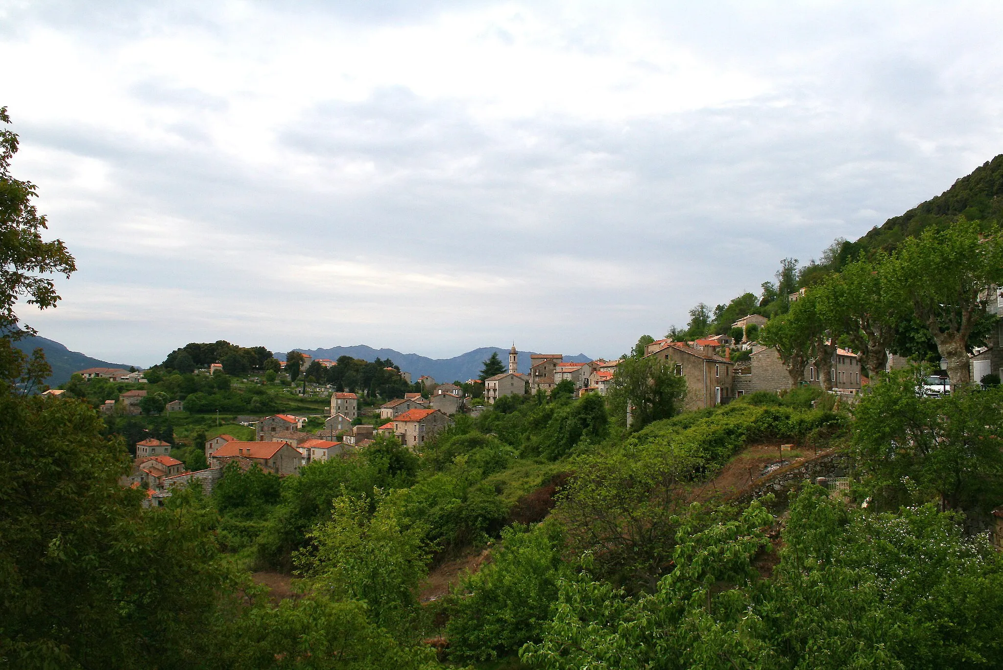 Photo showing: Levie - France - Corse du Sud, vue du vieux village.