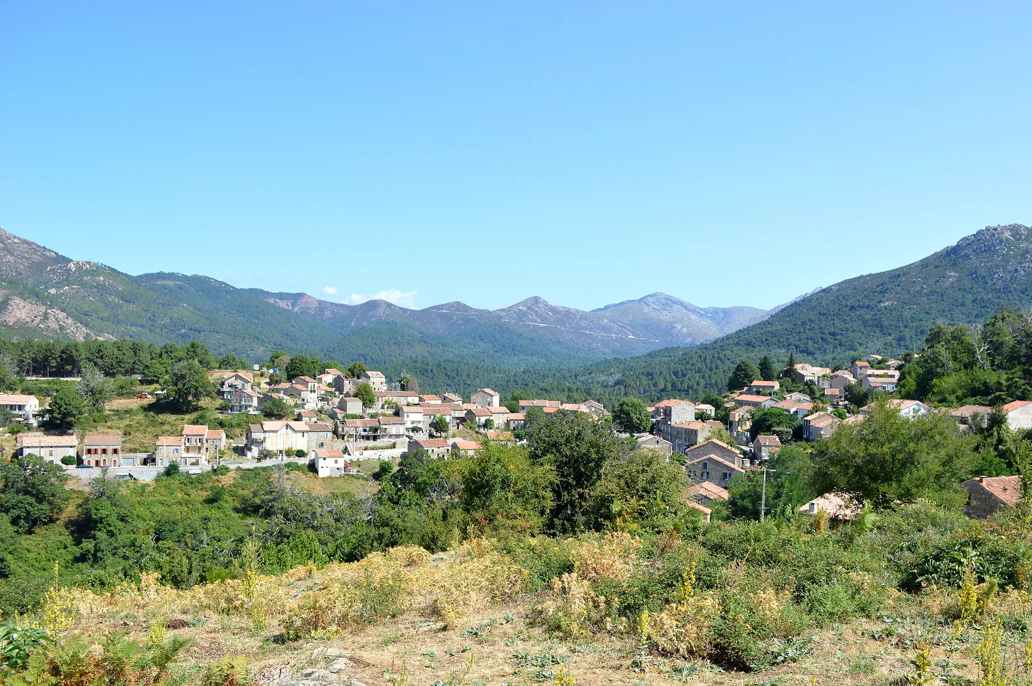 Photo showing: Vue générale sur le village corse d'Aullène.