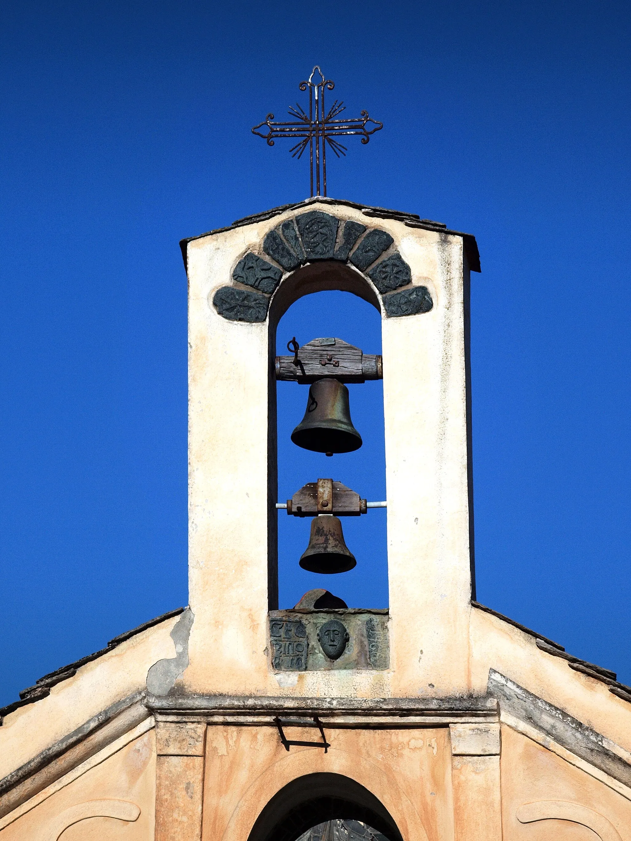 Photo showing: Pietralba (Corse) - Clocher de la chapelle Santa Maria Assunta avec ses motifs