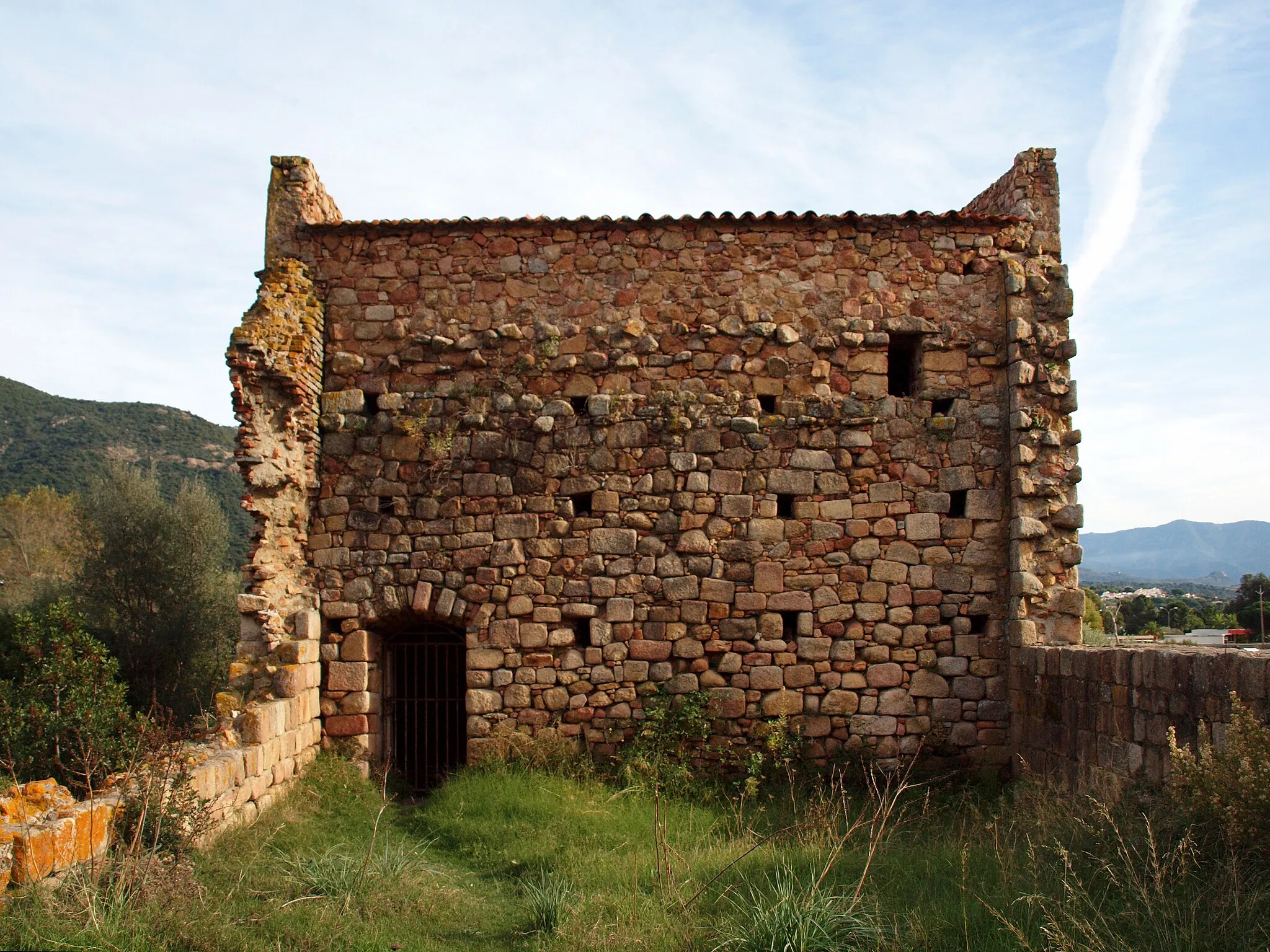 Photo showing: Vico, Ouest Corse (Corse) - Vestiges de la cathédrale Sant' Appiano de l'ancien diocèse de Sagone