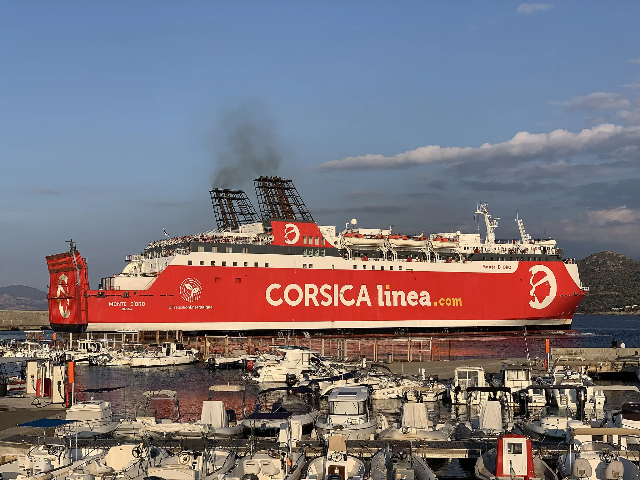 Photo showing: Bateau Monte d'Oro au port, L'Île-Rousse.