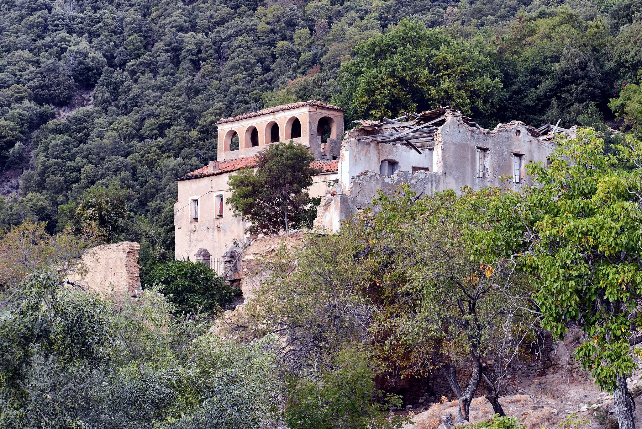 Photo showing: Omessa, Talcini (Corse) - Ancien couvent des Récollets (1624) ruiné, sur les hauteurs du village