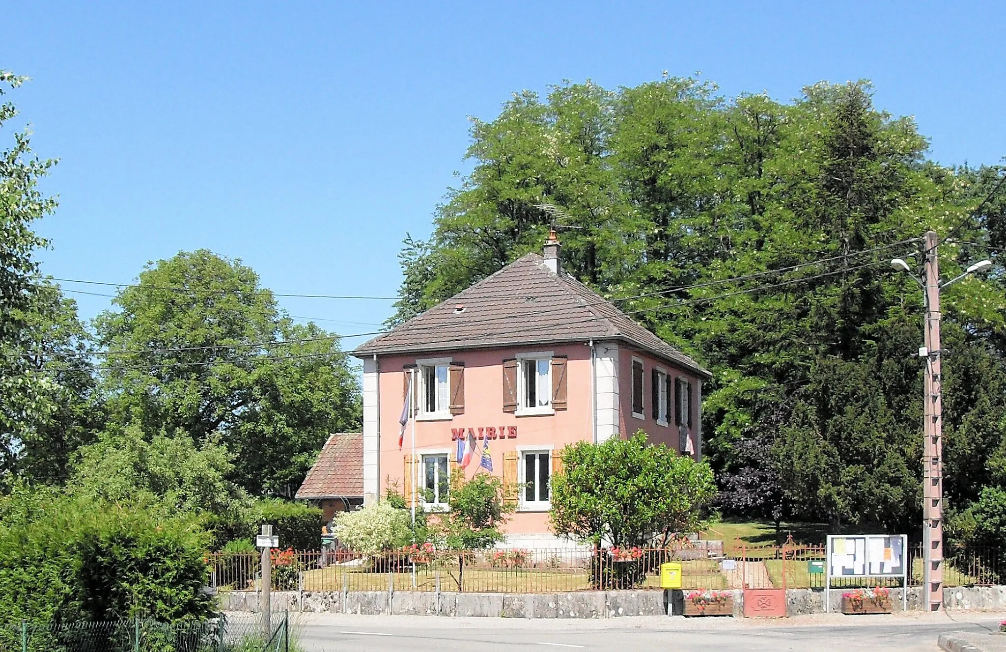 Photo showing: La mairie de Chavannes-les-Grands