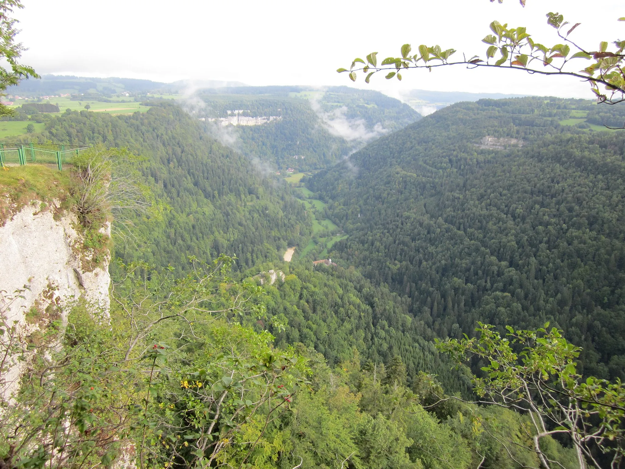 Photo showing: Cirque de Consolation, département du Doubs, France : reculée (depuis La Roche du Prêtre)