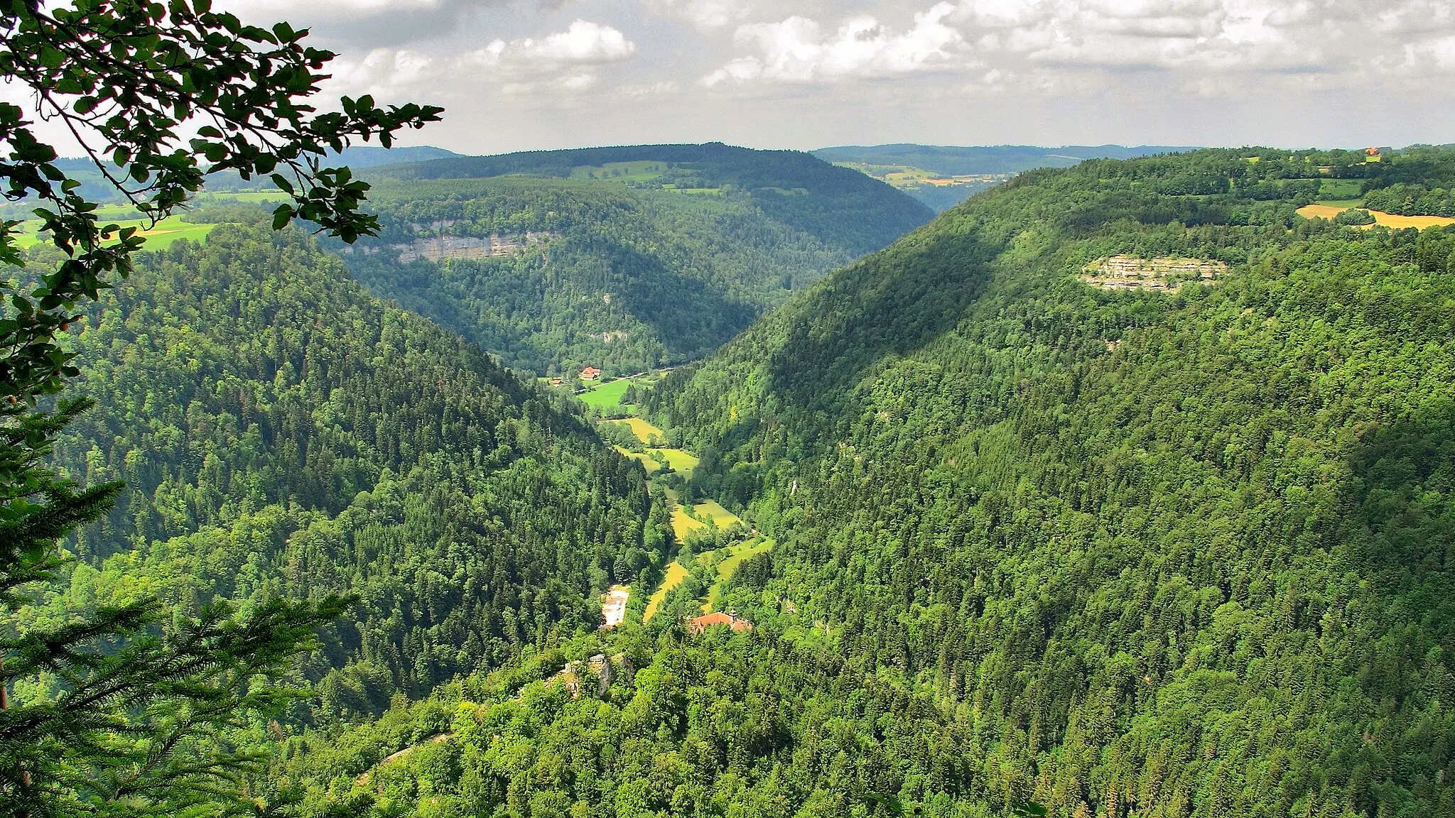 Photo showing: La vallée du Dessoubre depuis le belvédère de la Roche du Prêtre