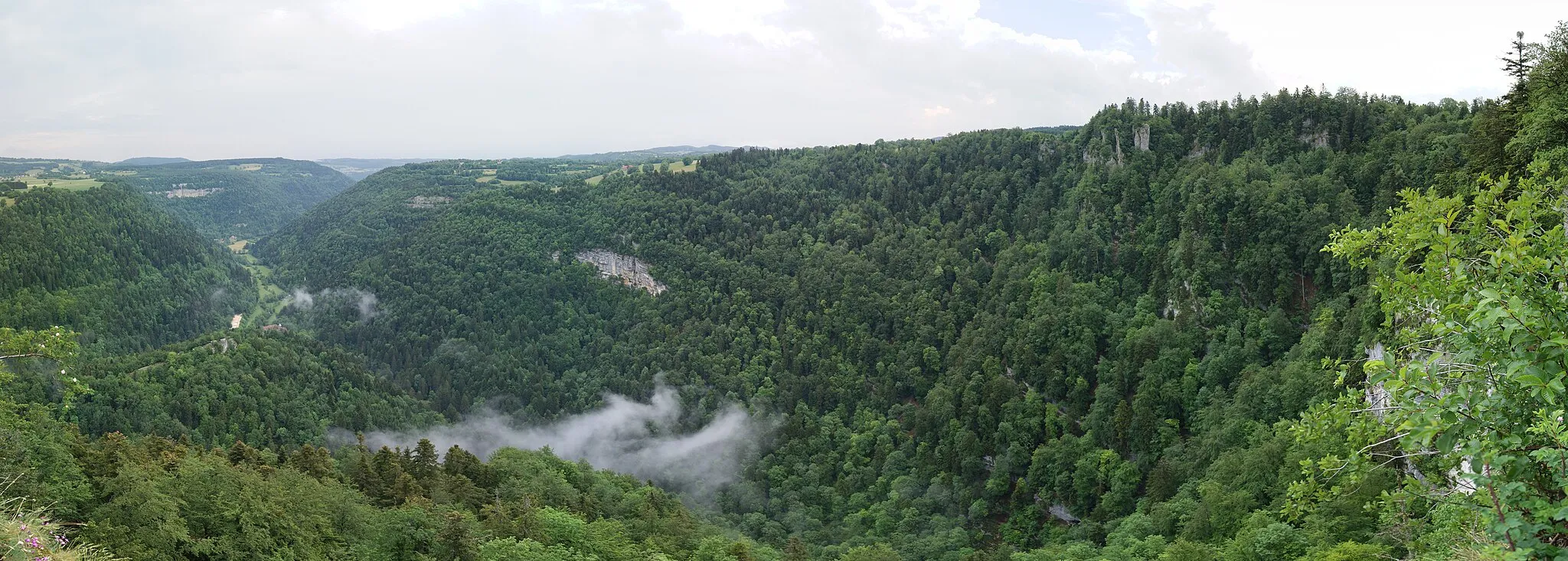 Photo showing: Panorama du cirque de Consolation, vu du belvédère de la Roche du Prêtre.