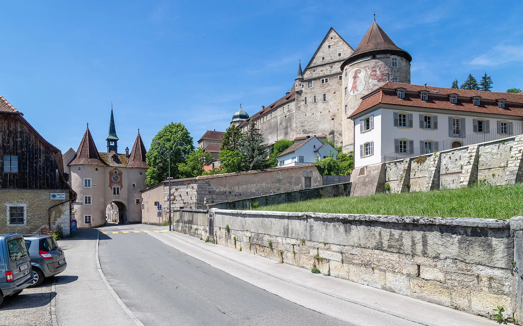 Photo showing: Porrentruy Castle and Porte de France, canton of Jura, Switzerland