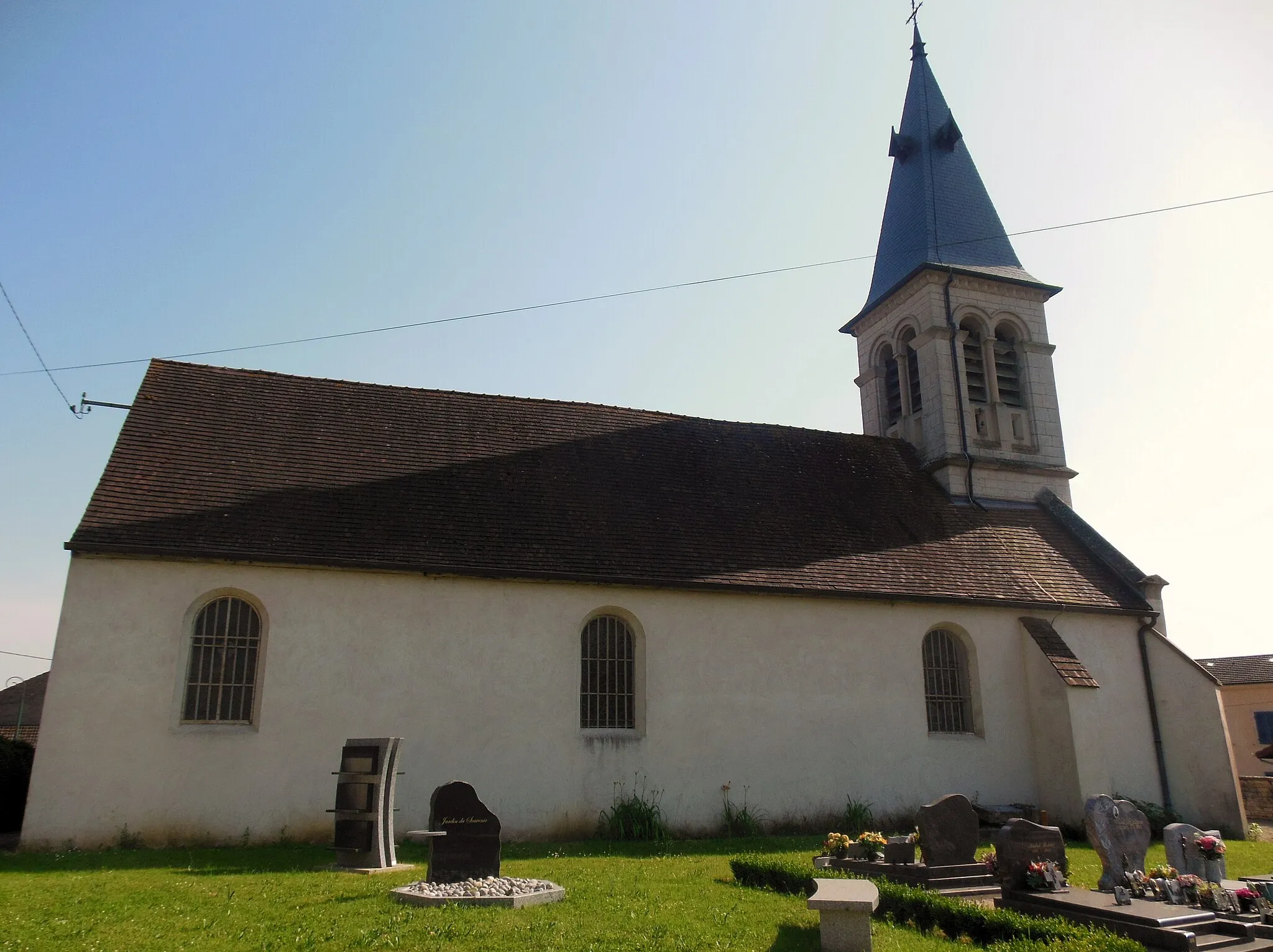 Photo showing: Eglise Saint-Symphorien, depuis le cimetière (Ruelle de la Cure), à Saint-Symphorien-sur-Saône (21).