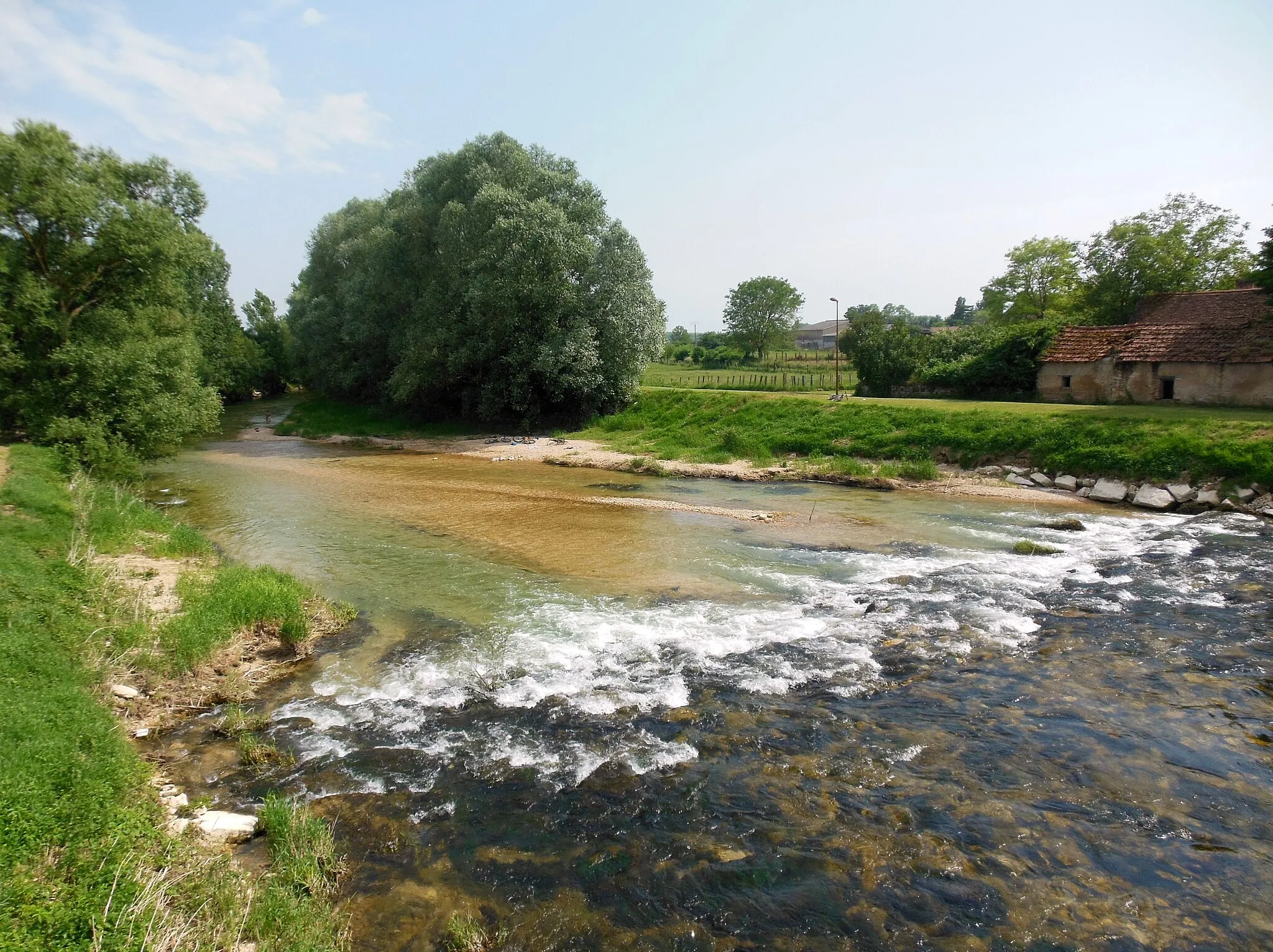 Photo showing: La Tille, depuis le pont de la Rue Bizot, aux Maillys (21).