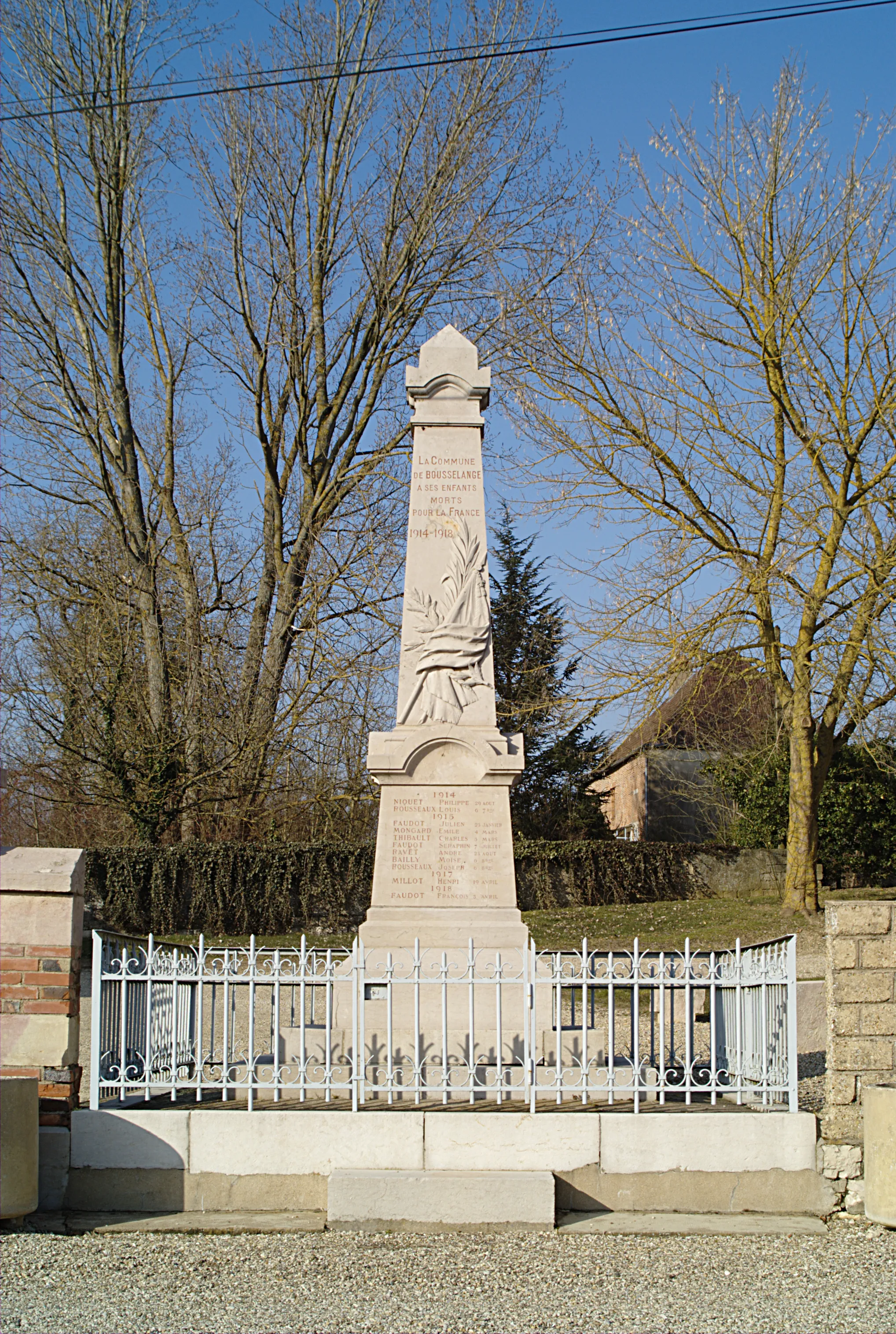 Photo showing: Monument aux Morts, Bousselange (Côte d'Or, Bourgogne, France)