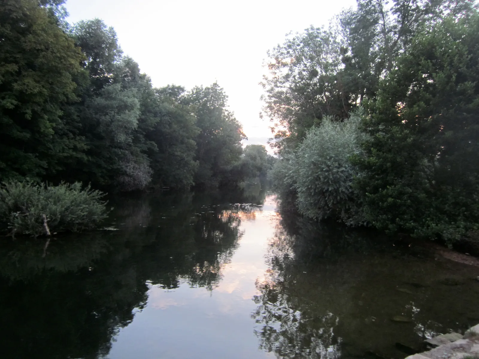 Photo showing: Doubs river at Dole, département du Jura, France.
