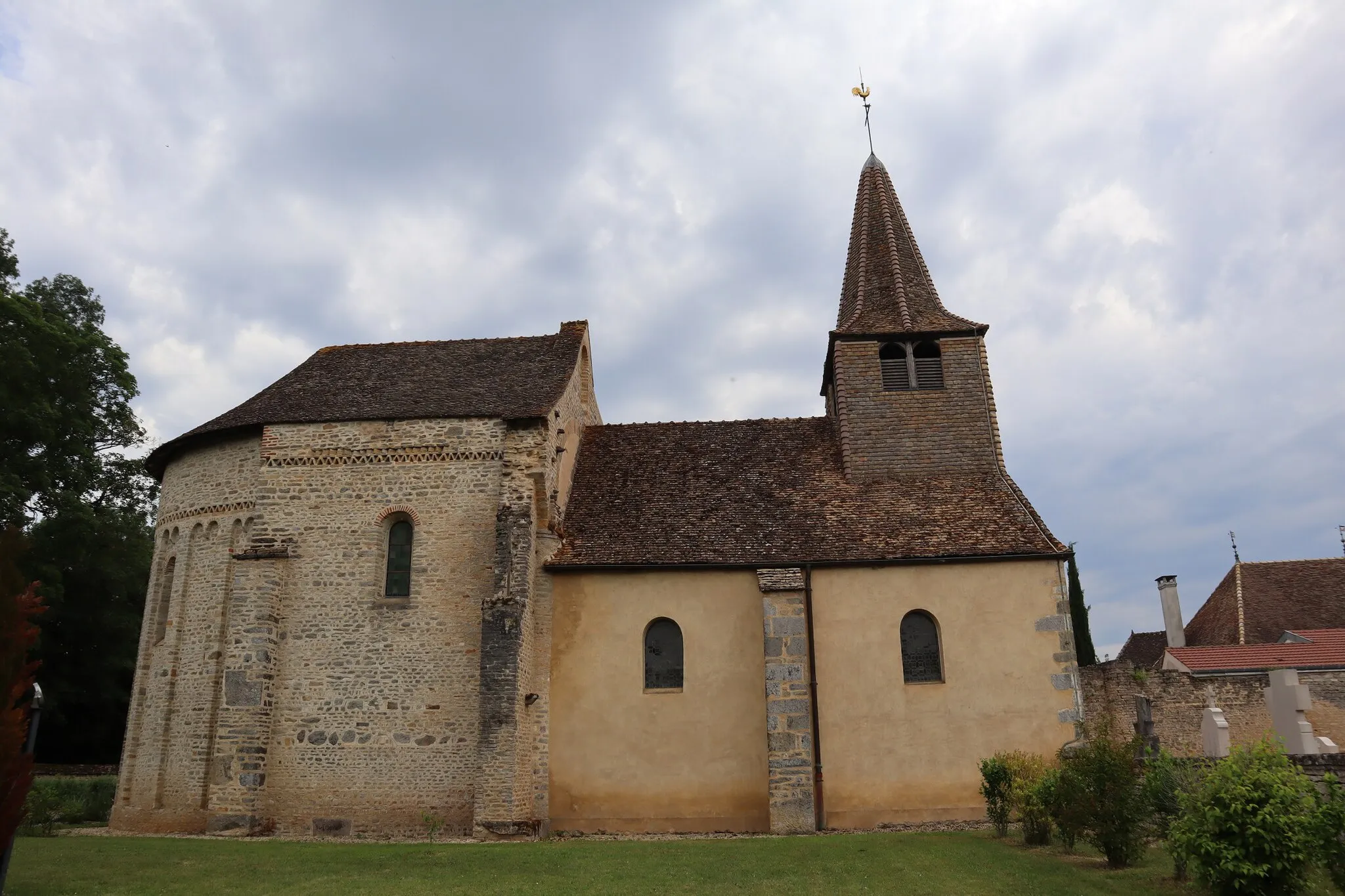 Photo showing: Extérieur de l'église Saint-Hippolyte de Combertault (21).