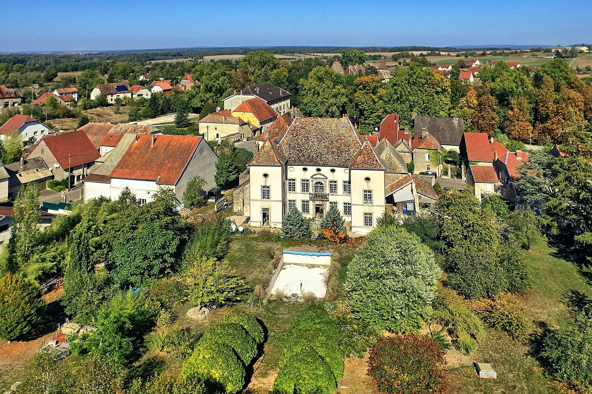 Photo showing: This building is indexed in the base Mérimée, a database of architectural heritage maintained by the French Ministry of Culture, under the reference PA70000006 .