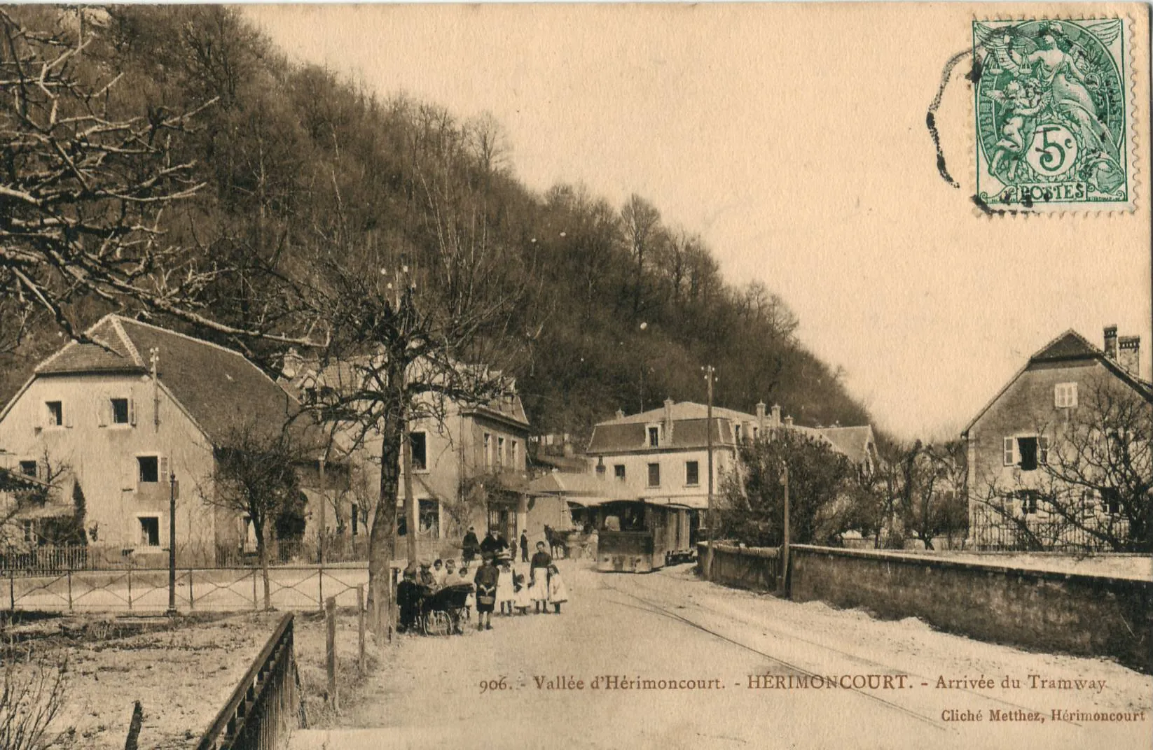 Photo showing: Carte postale ancienne éditée par Metthez à Hérimoncourt : HÉRIMONCOURT - Arrivée du Tramway