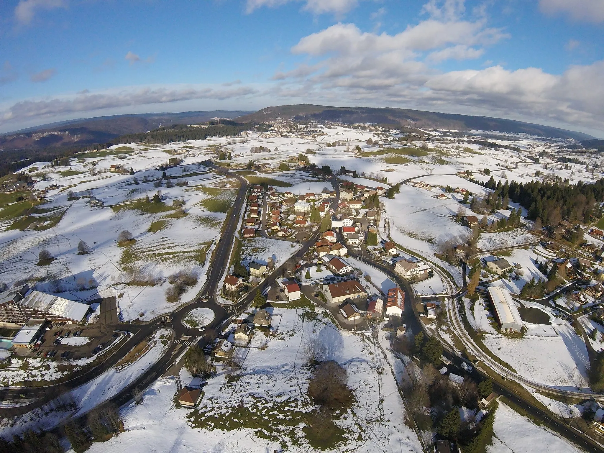 Photo showing: La Cure, a small village located five miles north of Geneva, Switzerland. Aerial view.