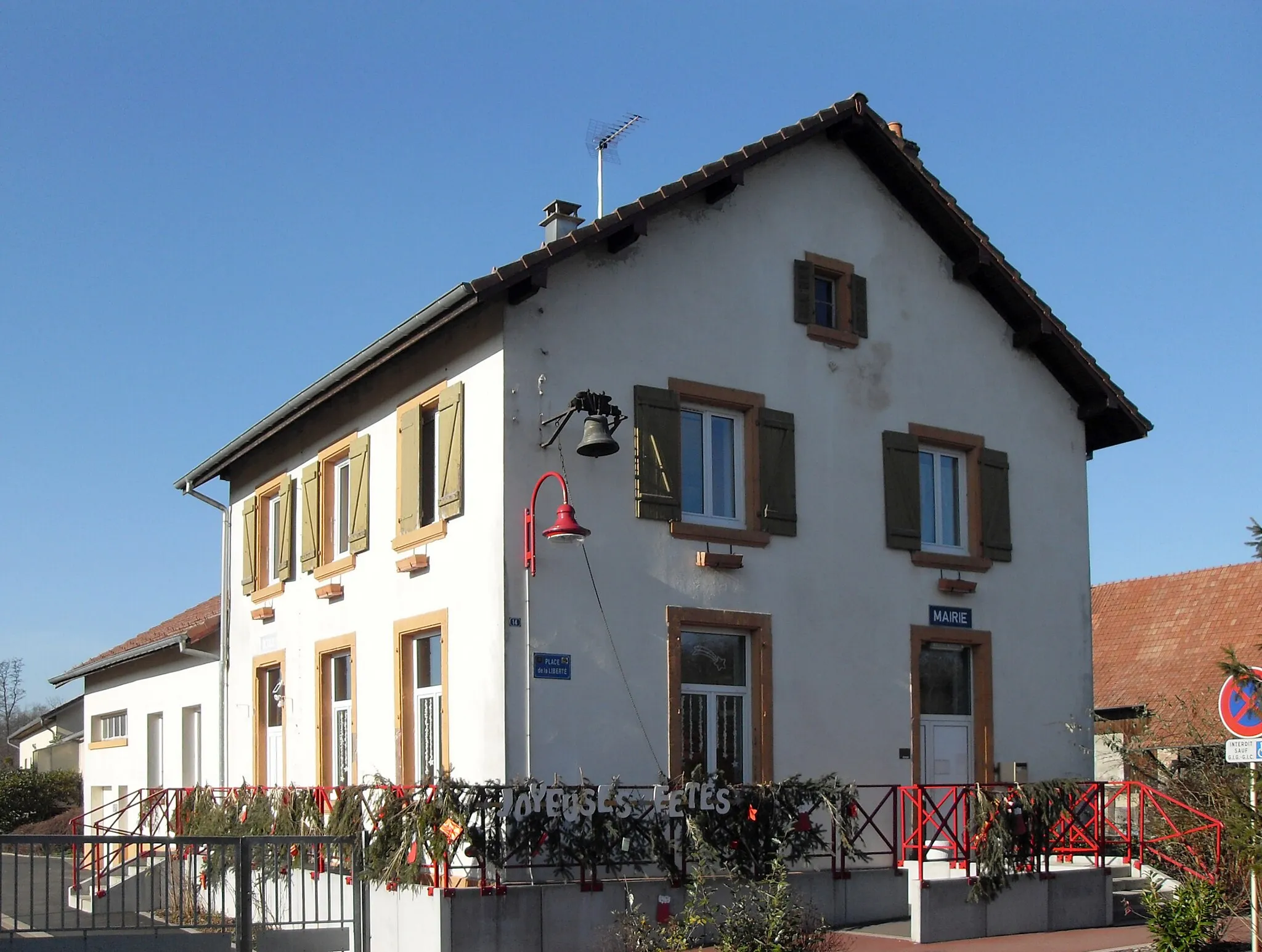 Photo showing: La mairie-école de Lacollonge