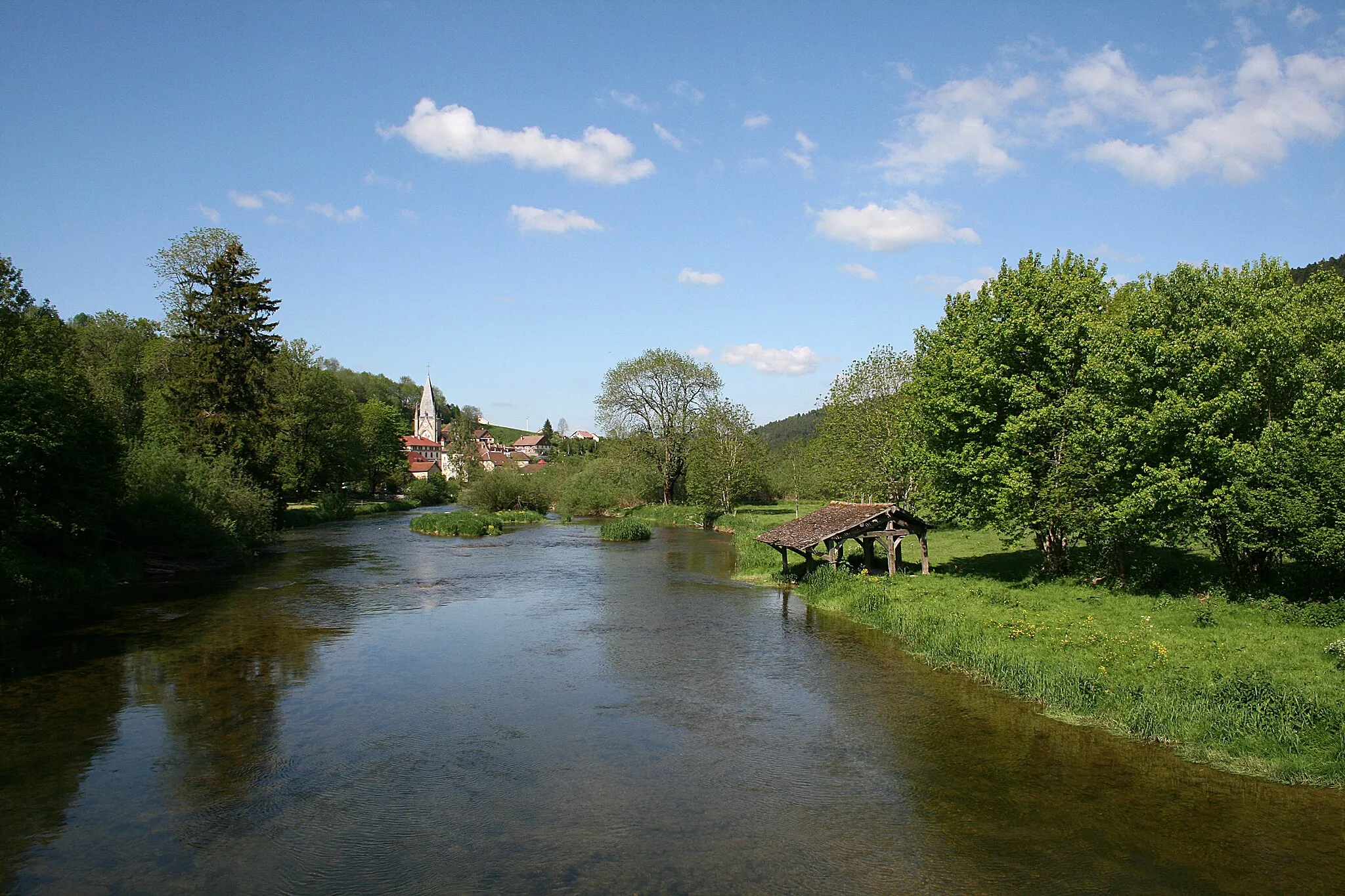 Photo showing: Montbenoît (Doubs (département) - France), the Doubs and the village.