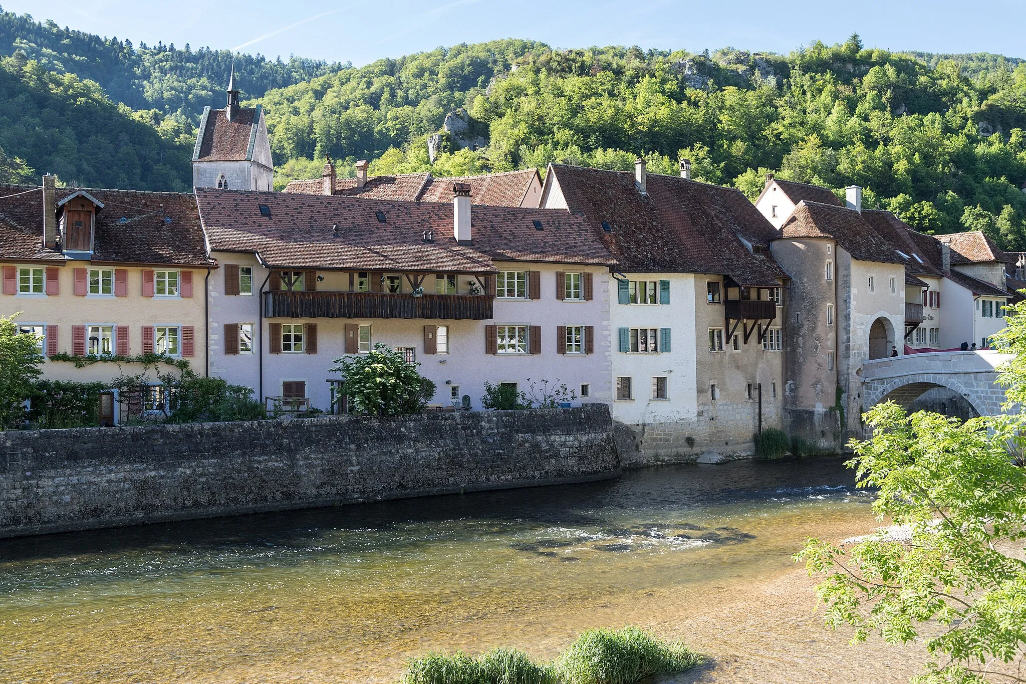 Photo showing: St. Ursanne: Altstadtpartie am Doubs