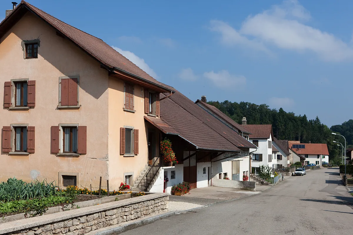 Photo showing: Bas du Village à Rocourt (JU)