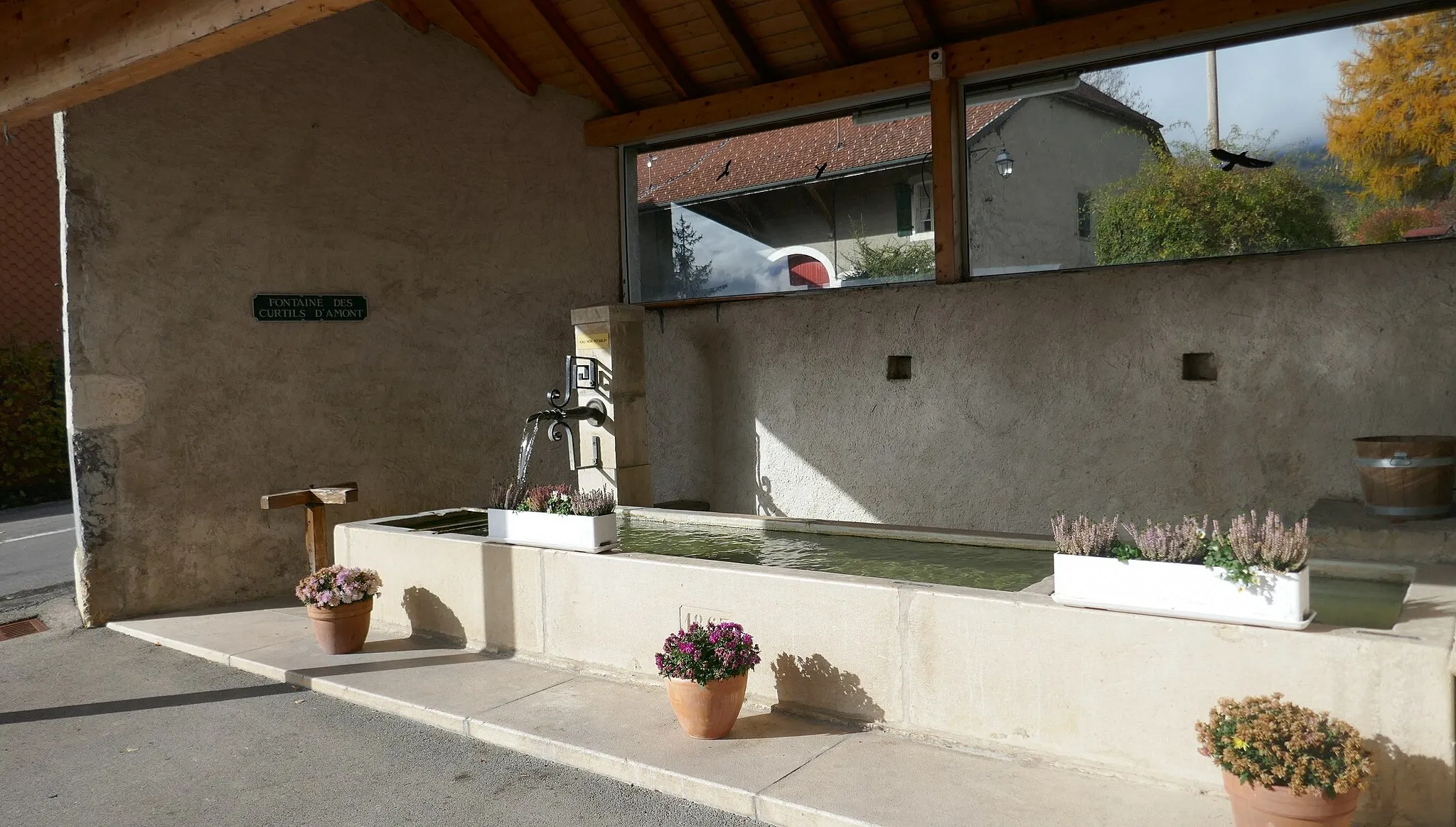 Photo showing: « Fontaine des Curtils d'Amont », sous le chemin des Curtils à Le Vaud.